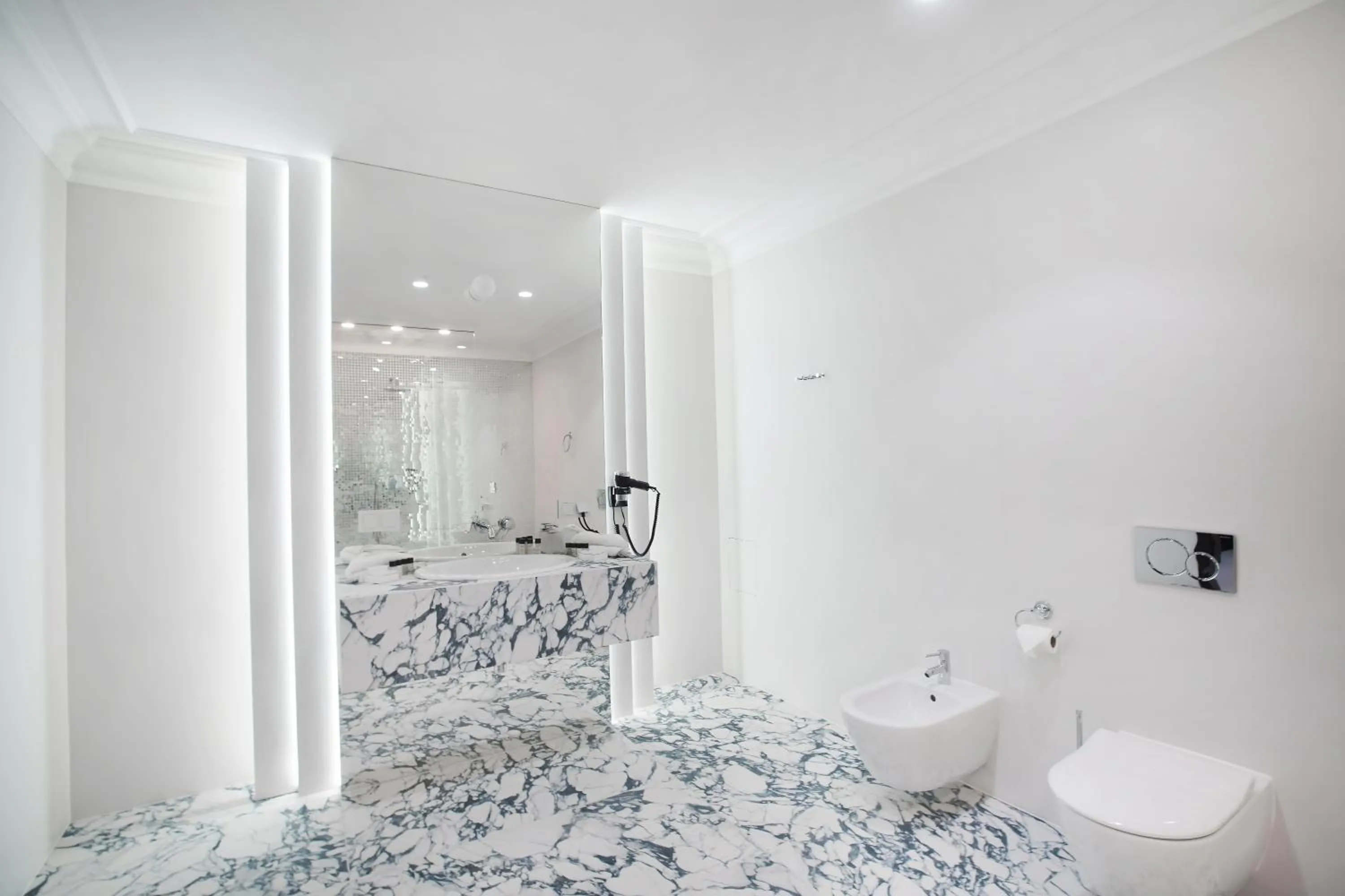 Shower in Hotel Park 17
