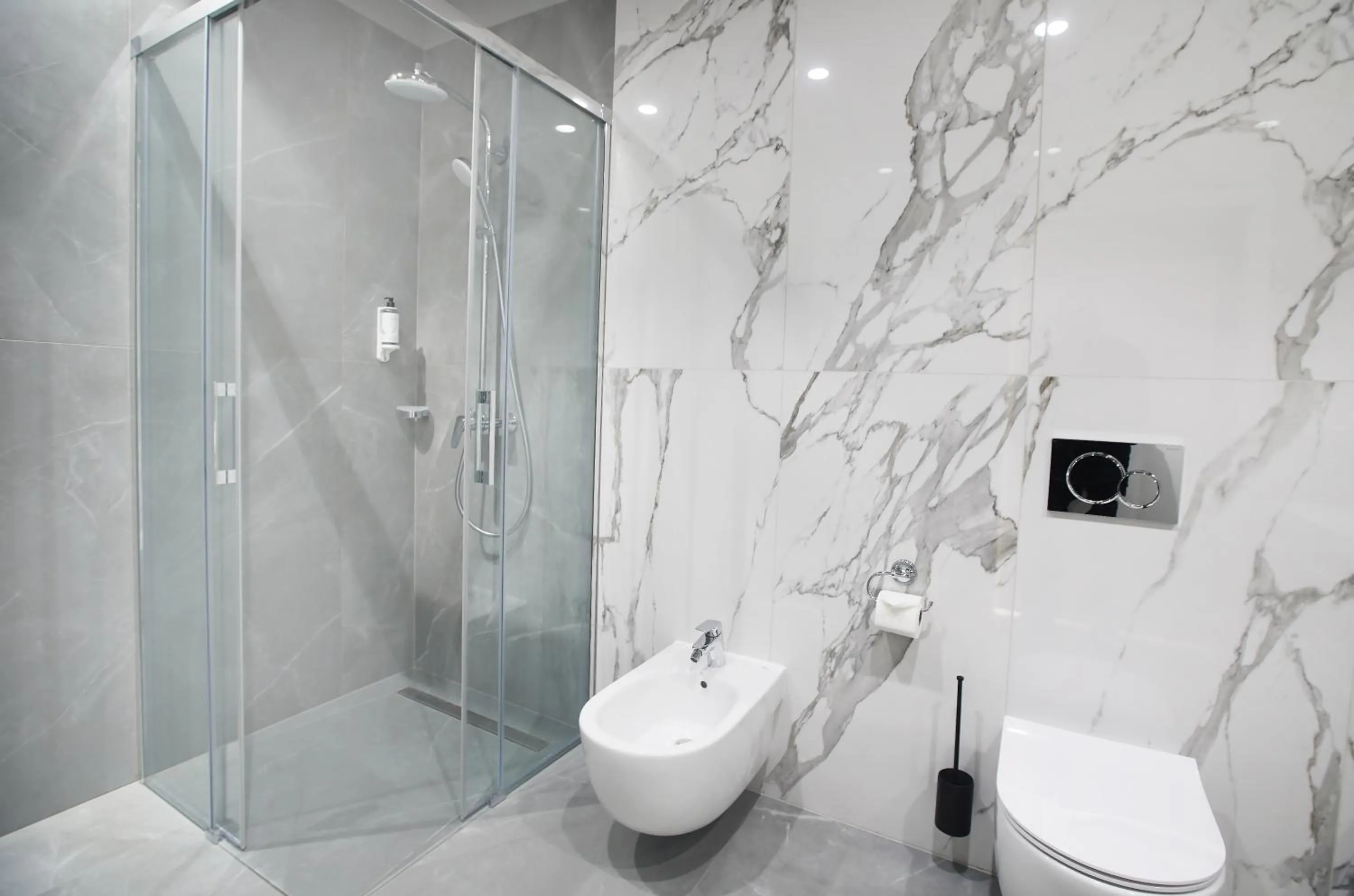 Shower in Hotel Park 17