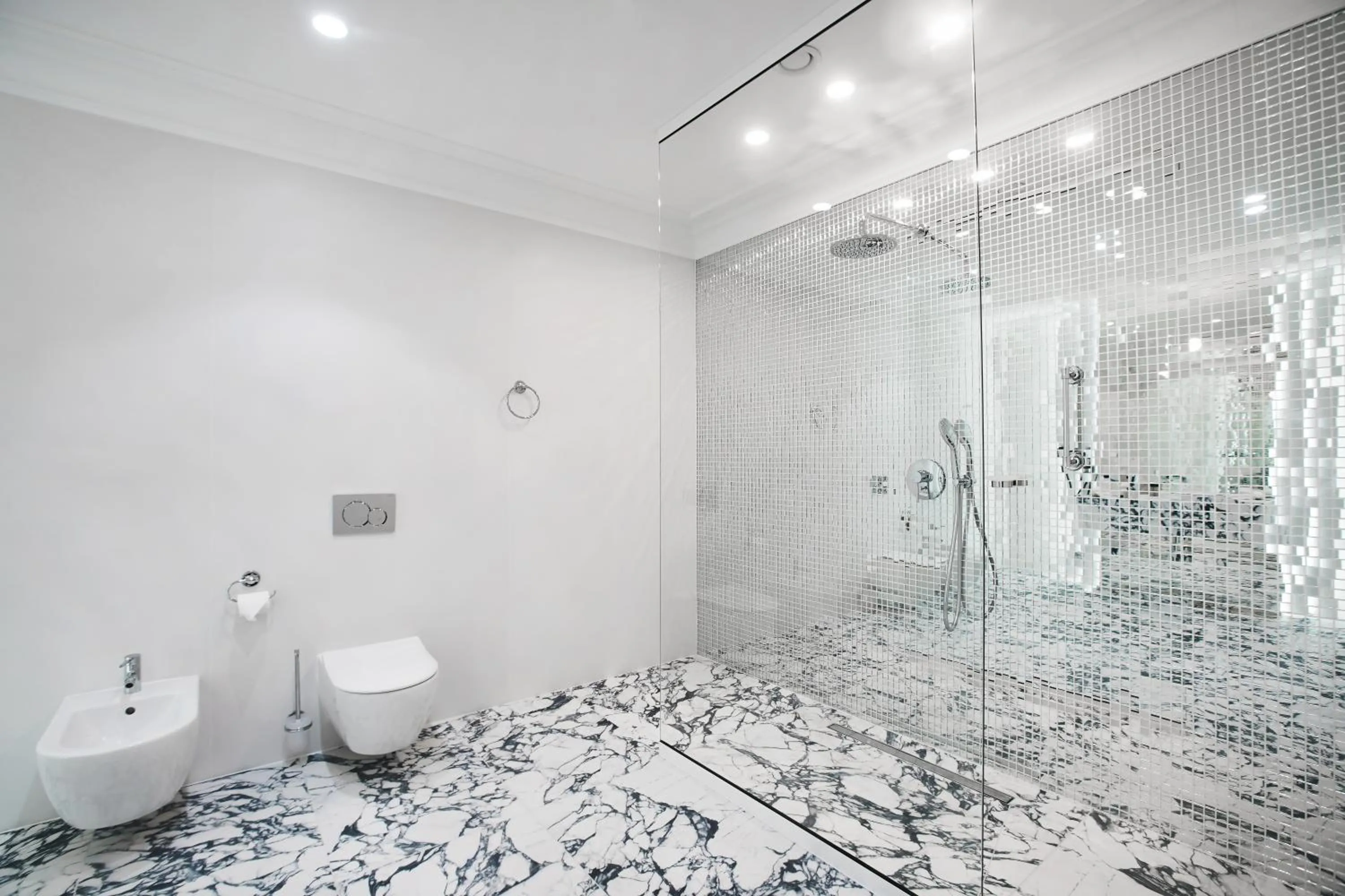 Shower in Hotel Park 17