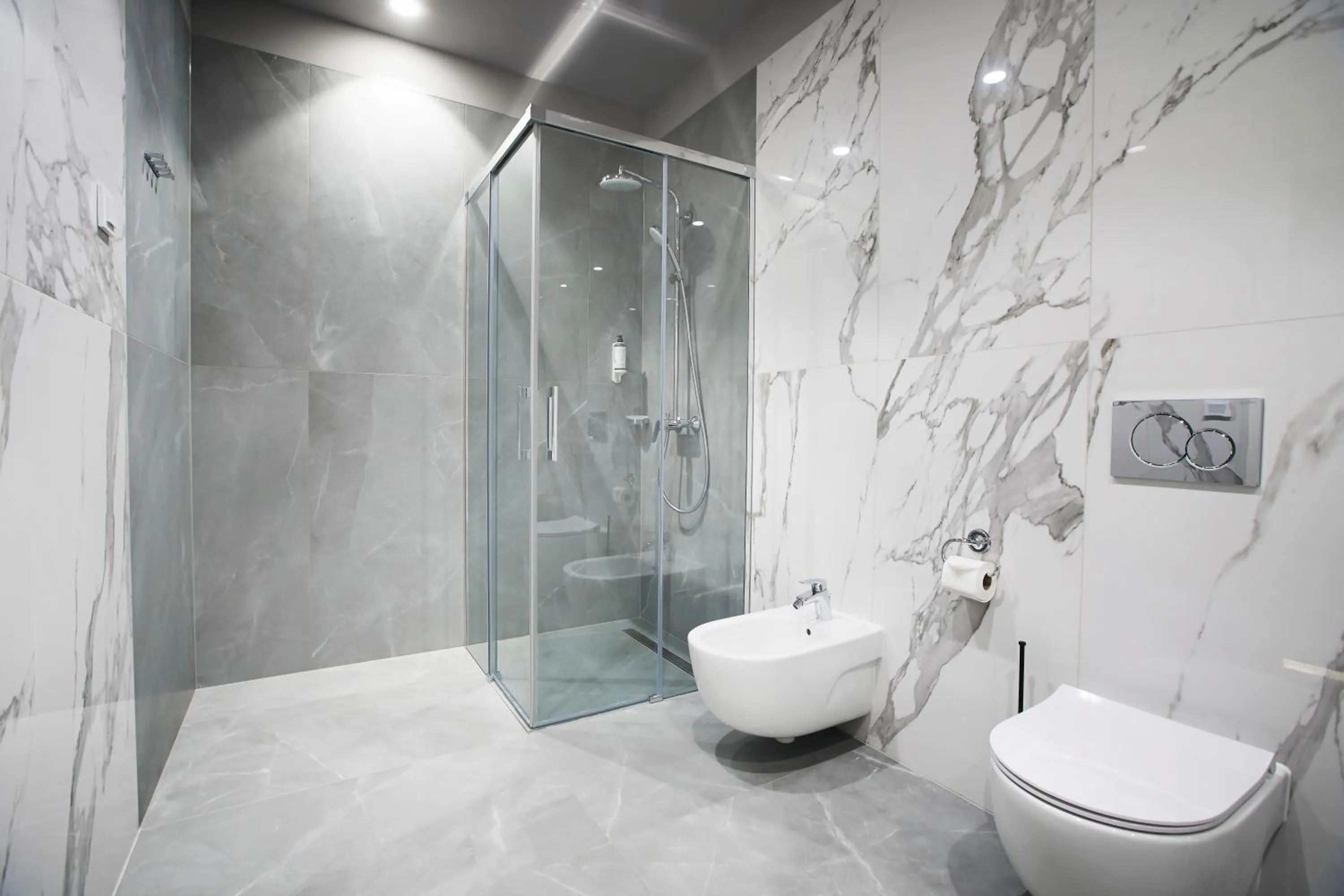 Shower in Hotel Park 17