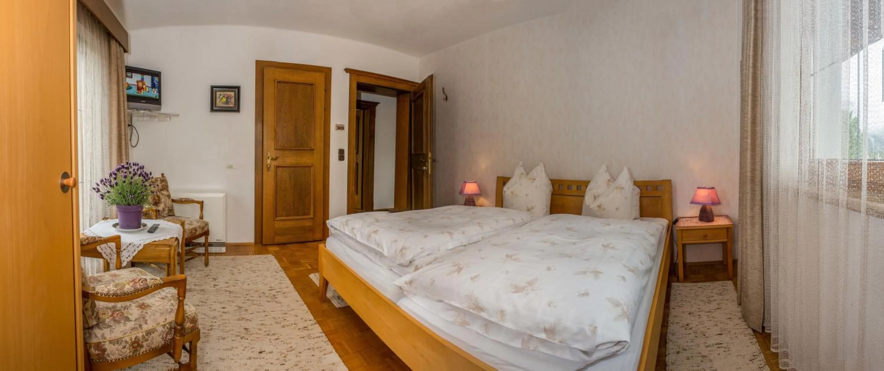 Photo of the whole room, Bed in KREUZHOF Seefeld