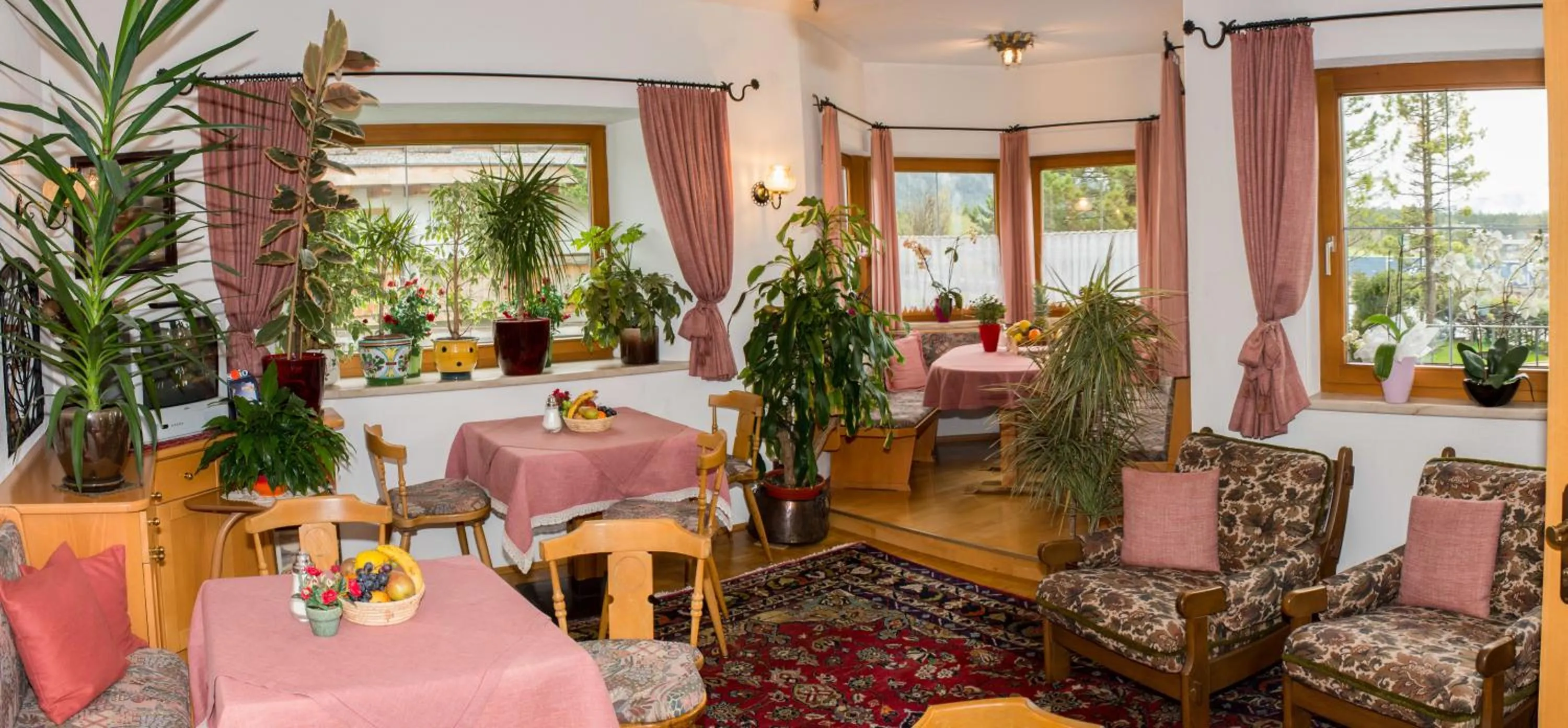 Communal lounge/ TV room in KREUZHOF Seefeld