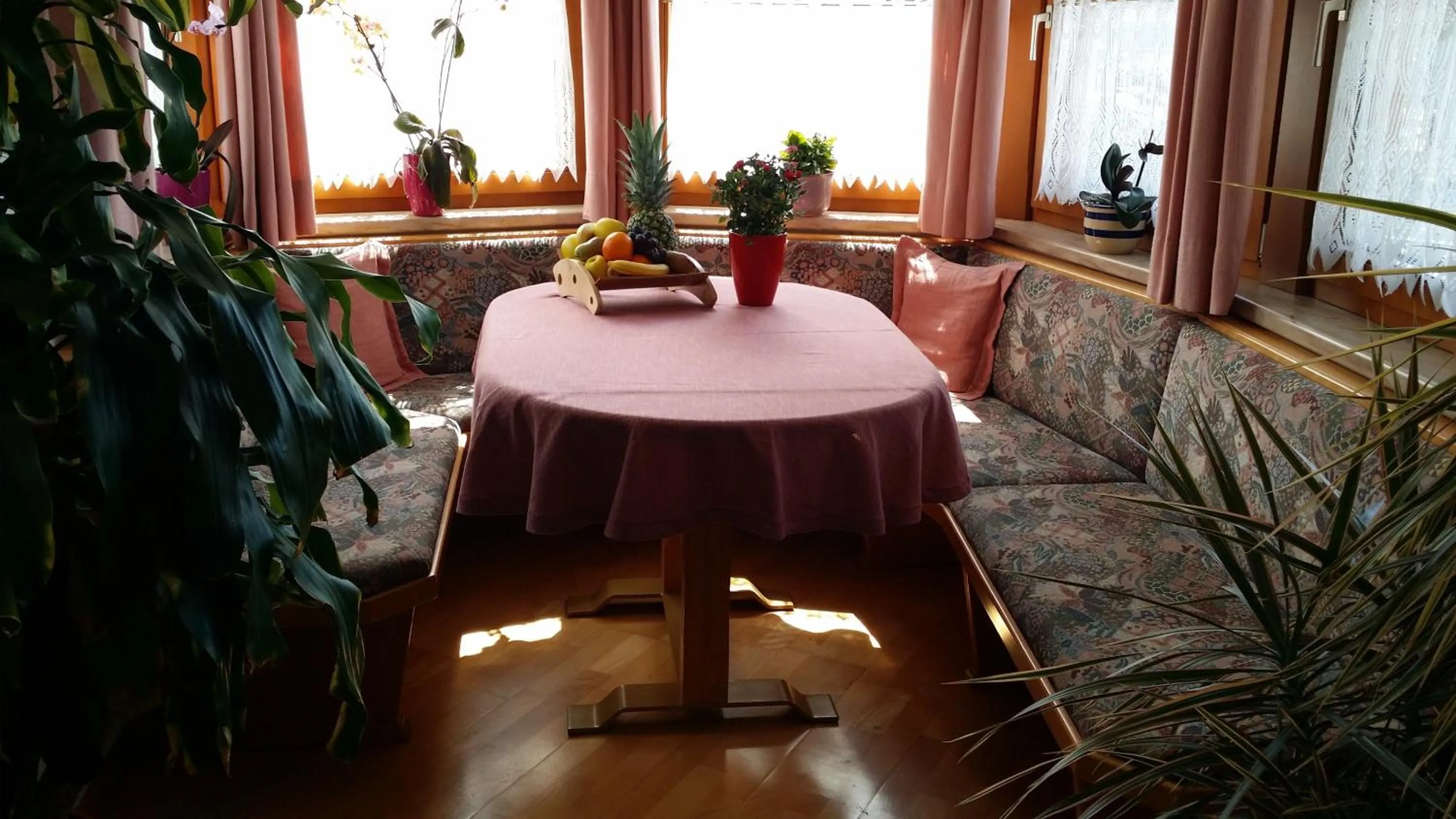 Dining area in KREUZHOF Seefeld