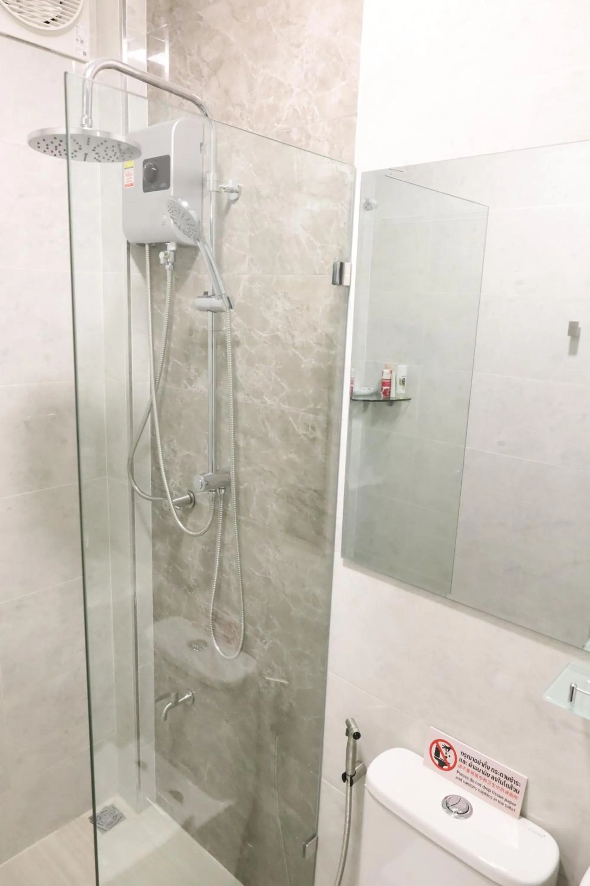 Shower in S.P.C Apartment by Brodderud