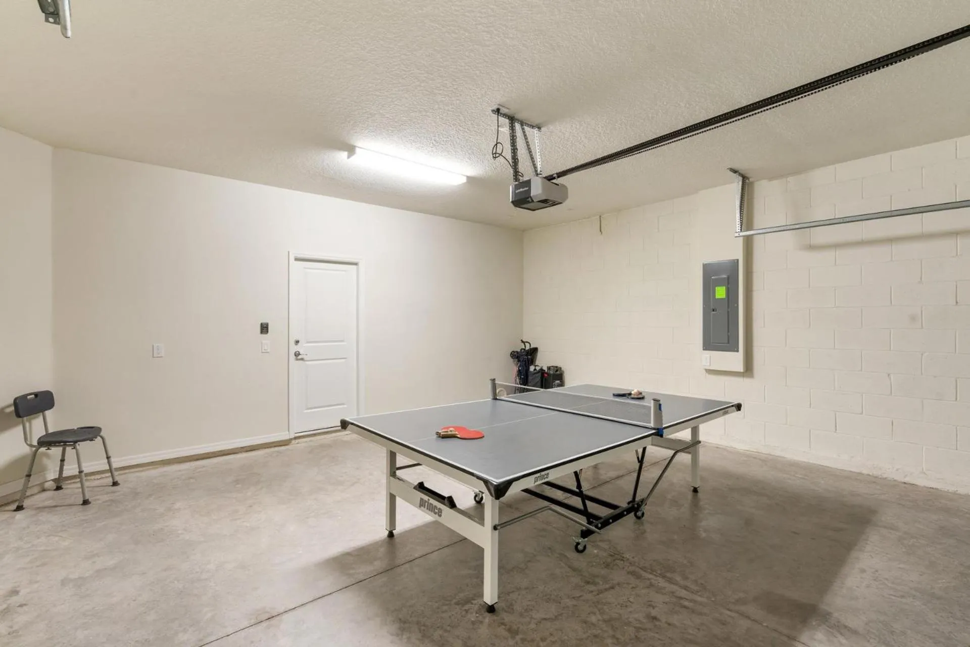 Table tennis in 5448 Misty Oak