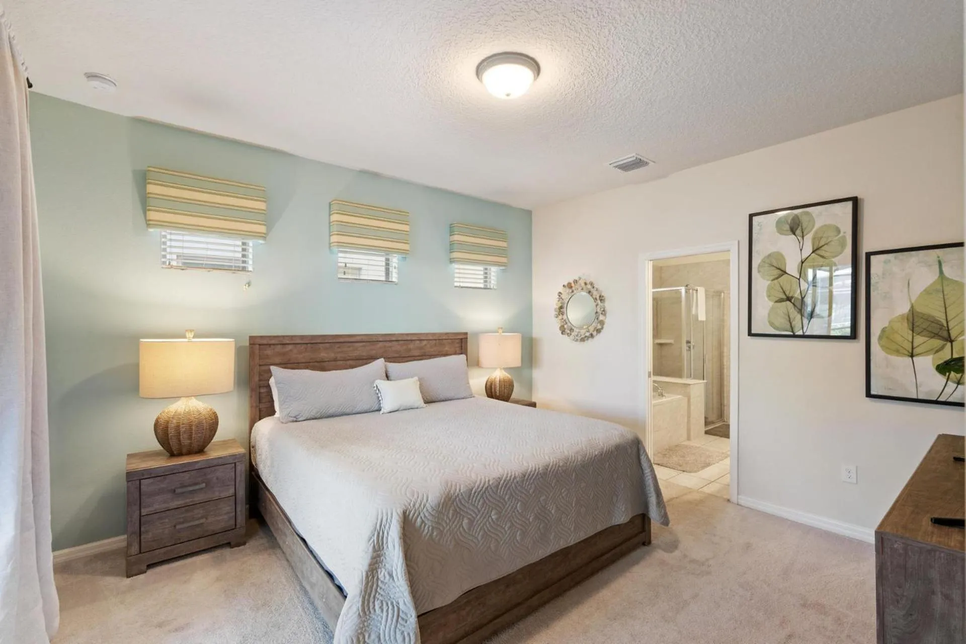 Bedroom, Bed in 5448 Misty Oak