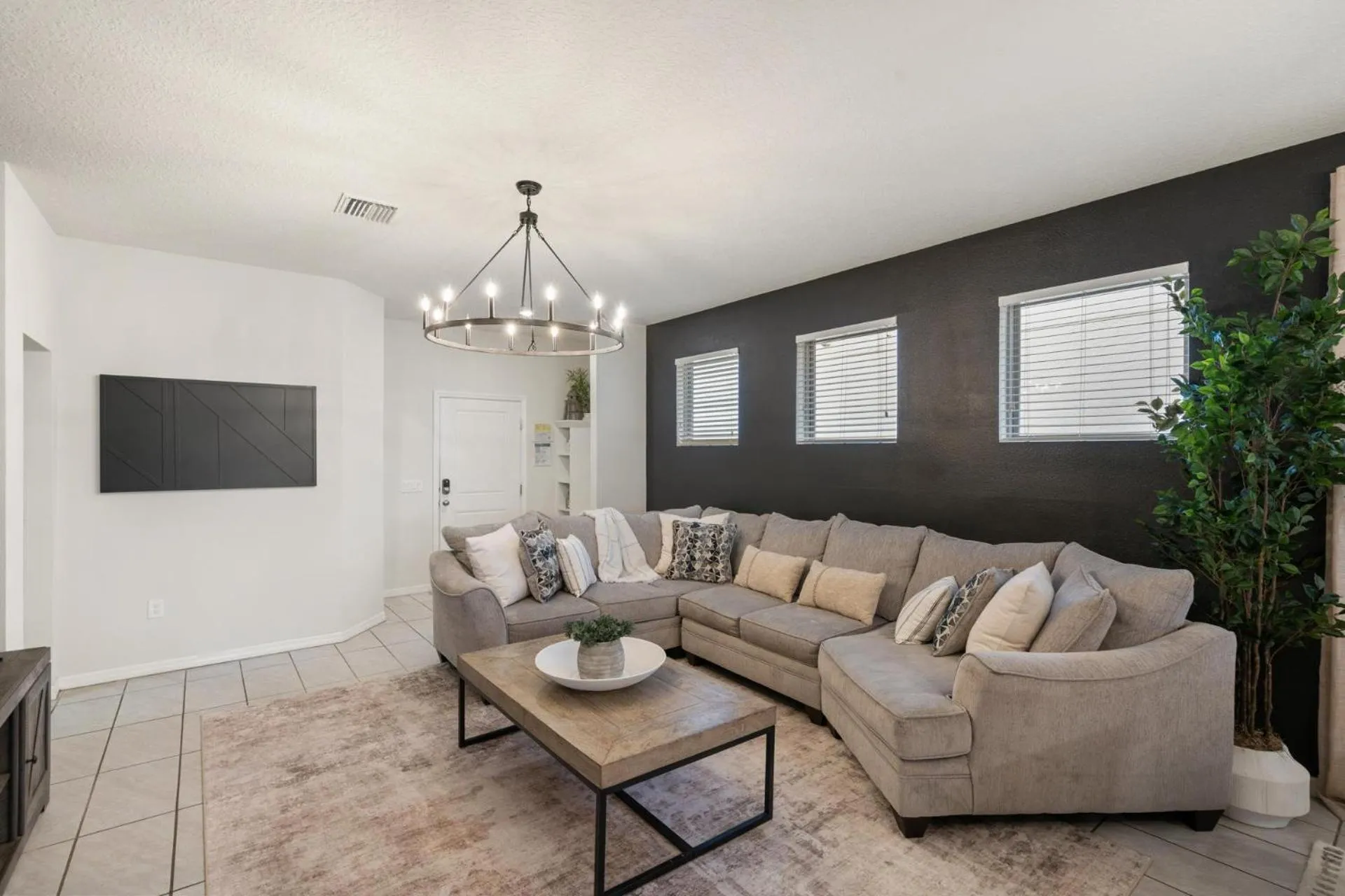Living room in 5448 Misty Oak