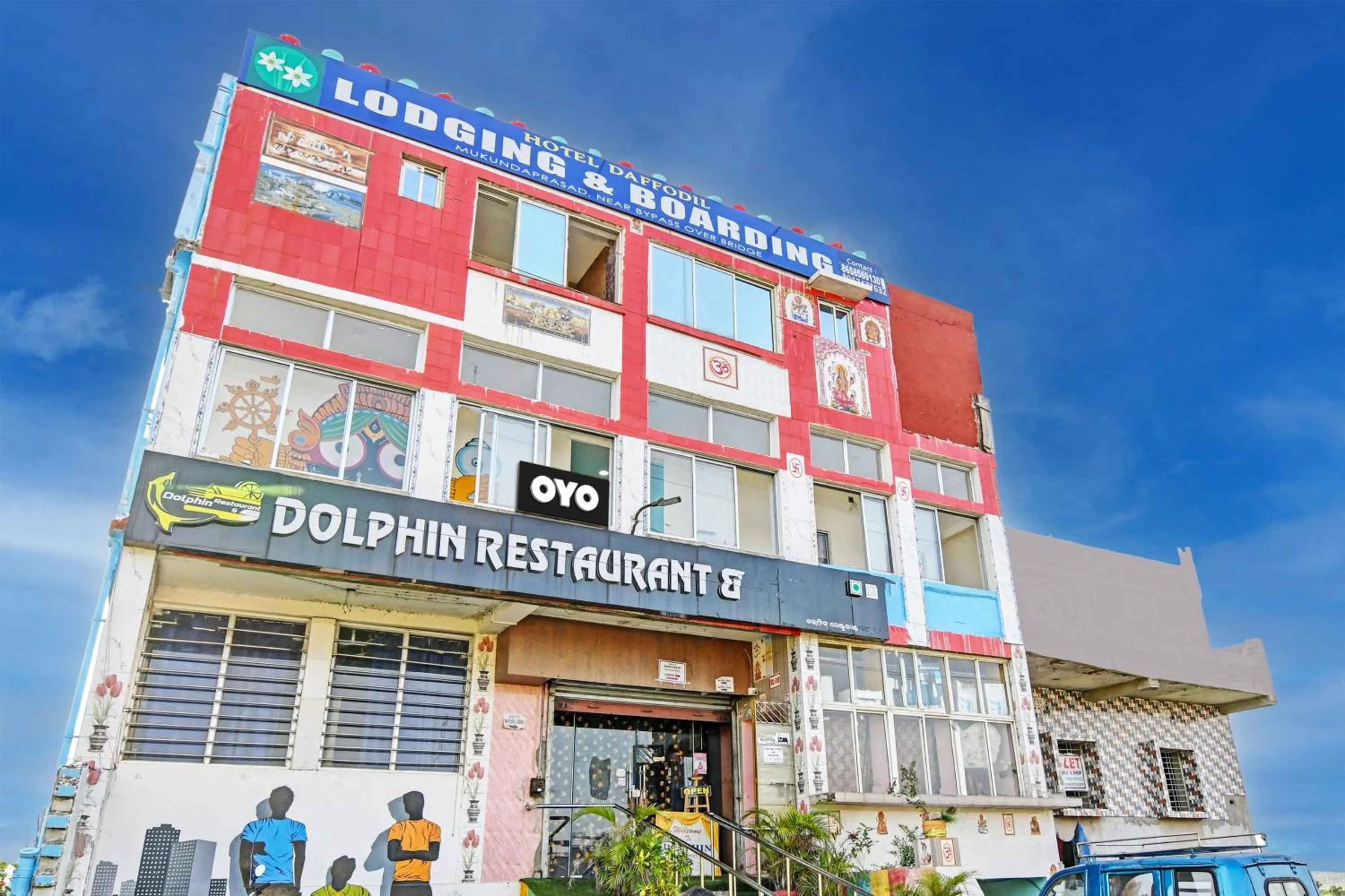 Facade/entrance in Hotel O Daffodil Lodge Dolphin restaurant