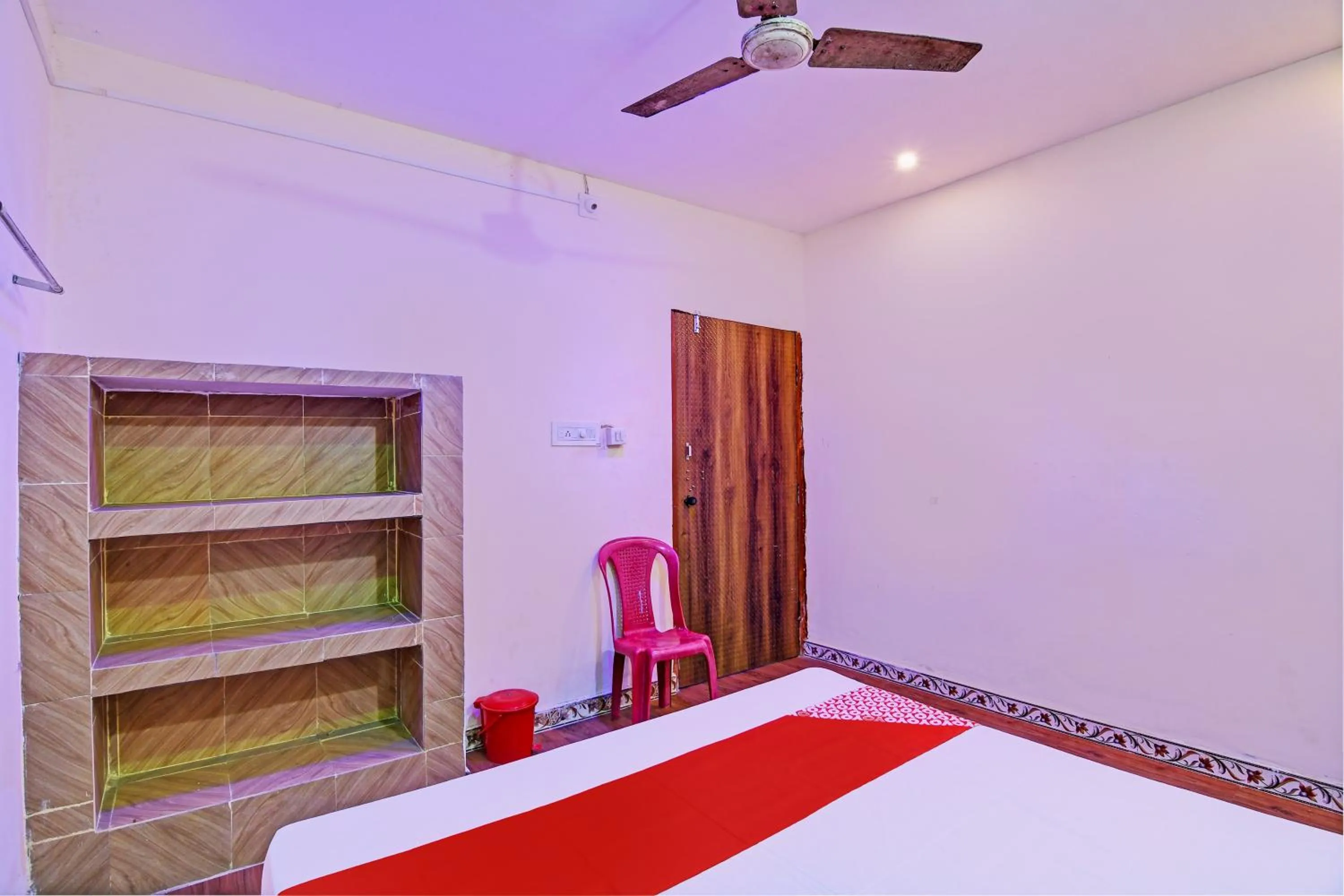 Bedroom in Hotel O Daffodil Lodge Dolphin restaurant