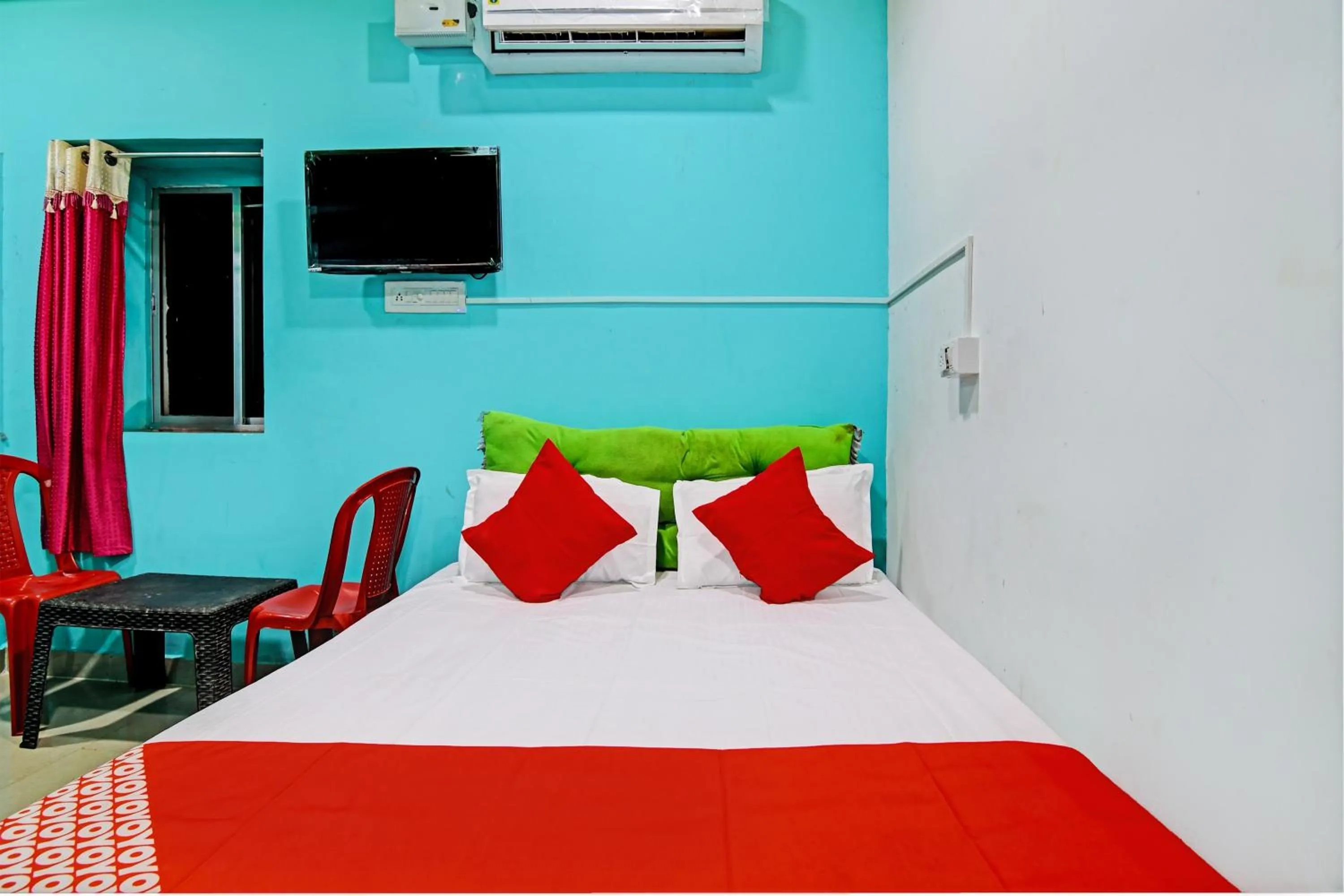 Bedroom in Hotel O Daffodil Lodge Dolphin restaurant