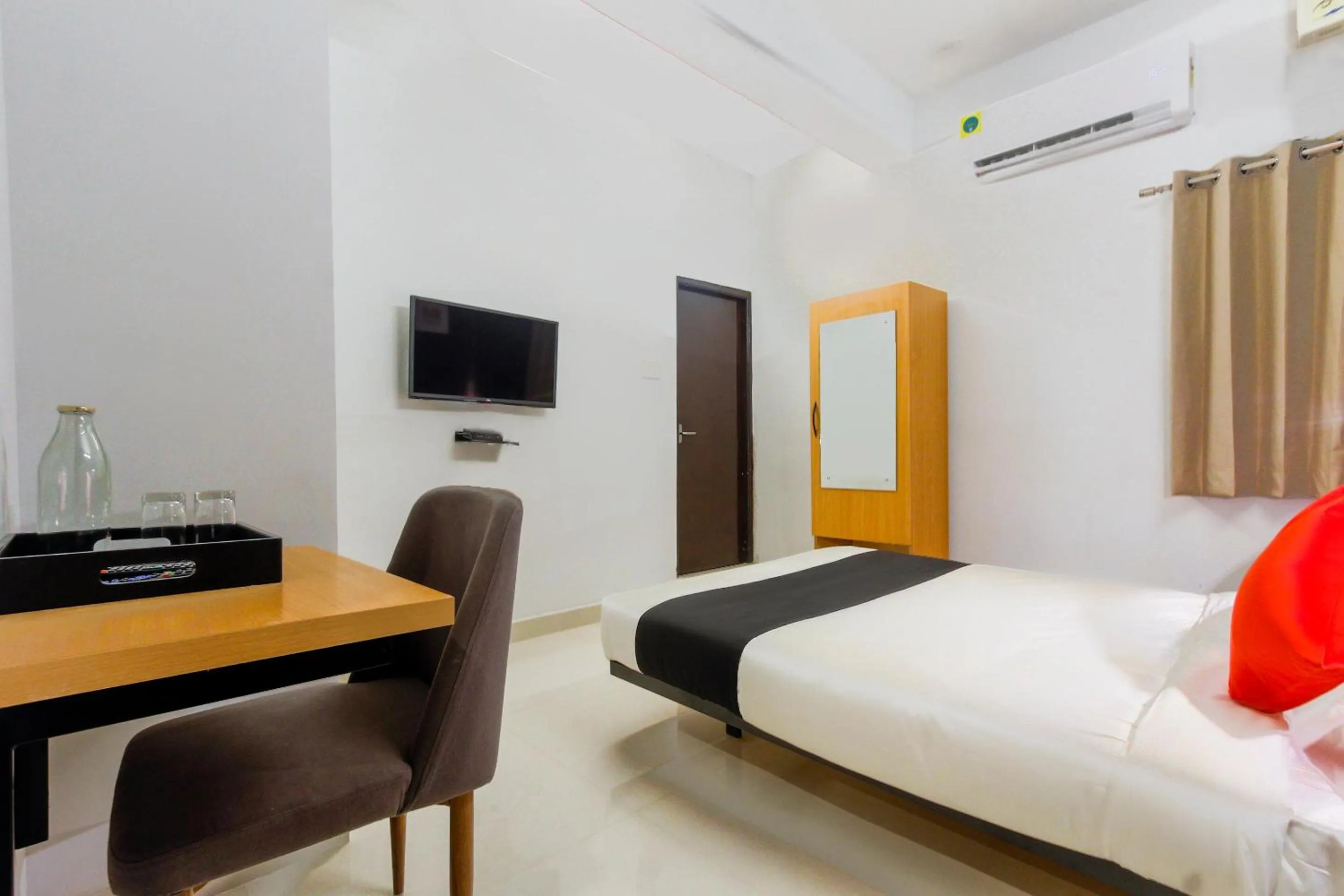 Bedroom in Hotel O Murugan Rooms