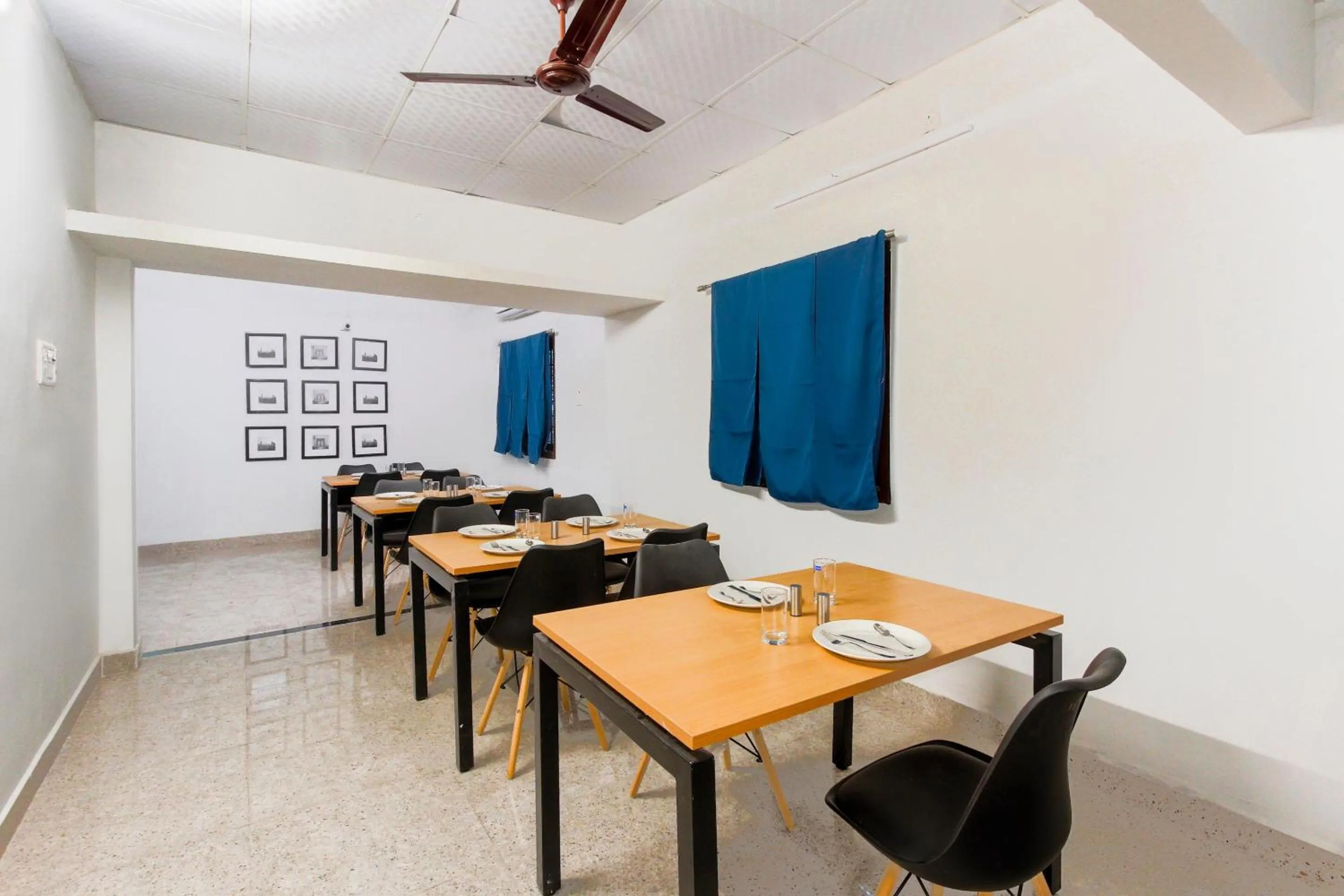 Restaurant/places to eat in Hotel O Murugan Rooms