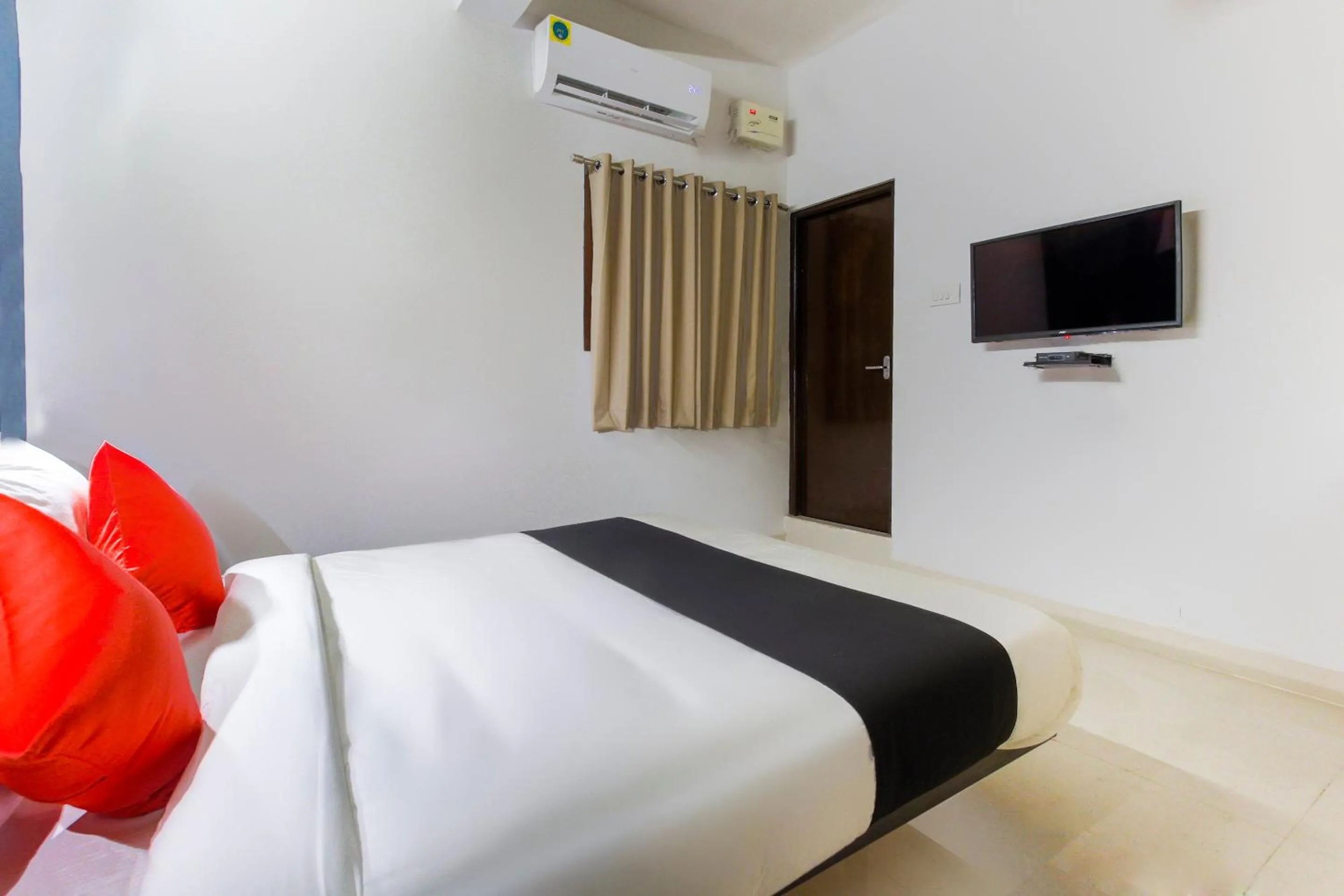 Bedroom in Hotel O Murugan Rooms