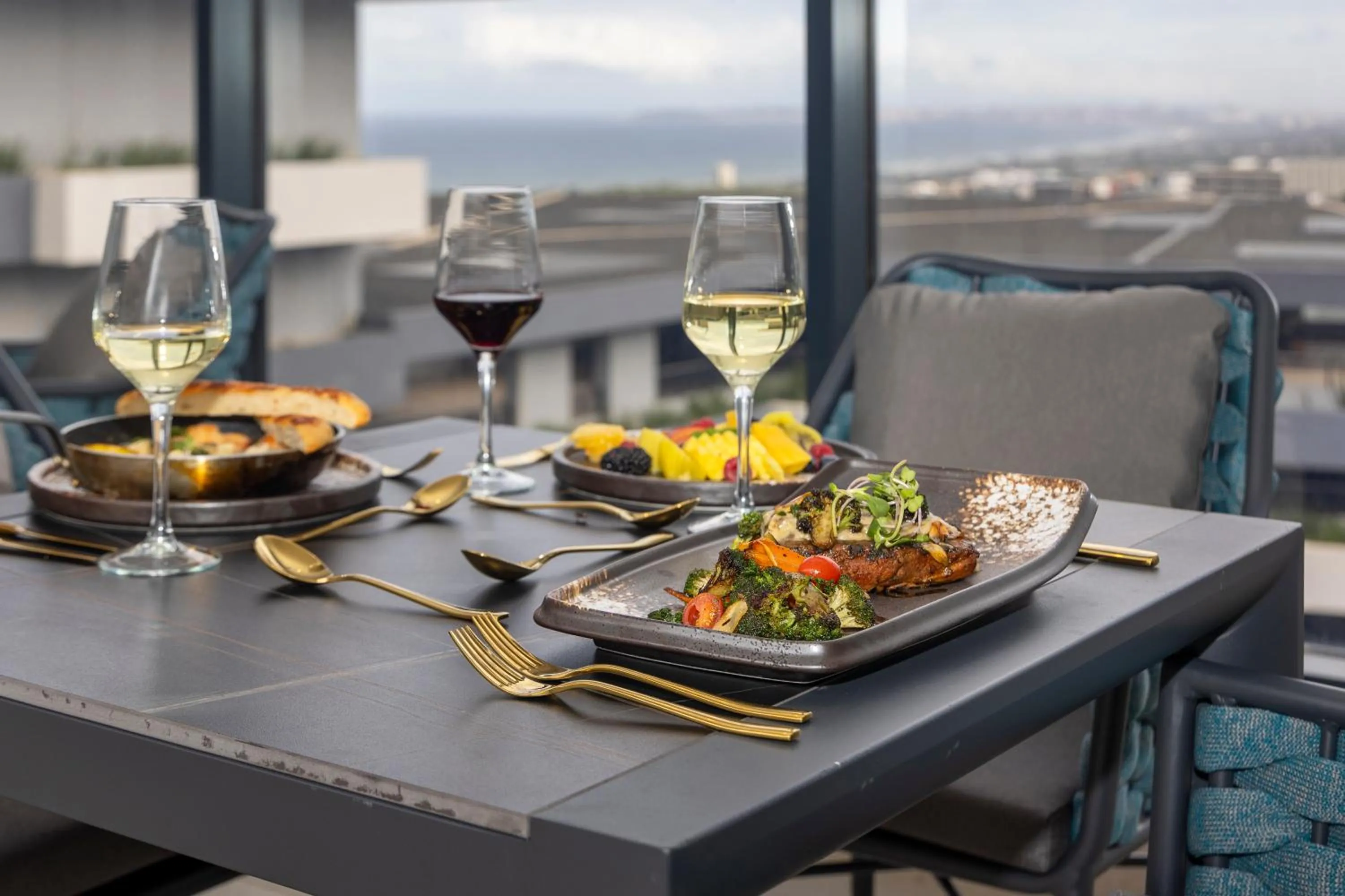 Restaurant/places to eat in Coastlands Skye Hotel, Ridgeside, Umhlanga