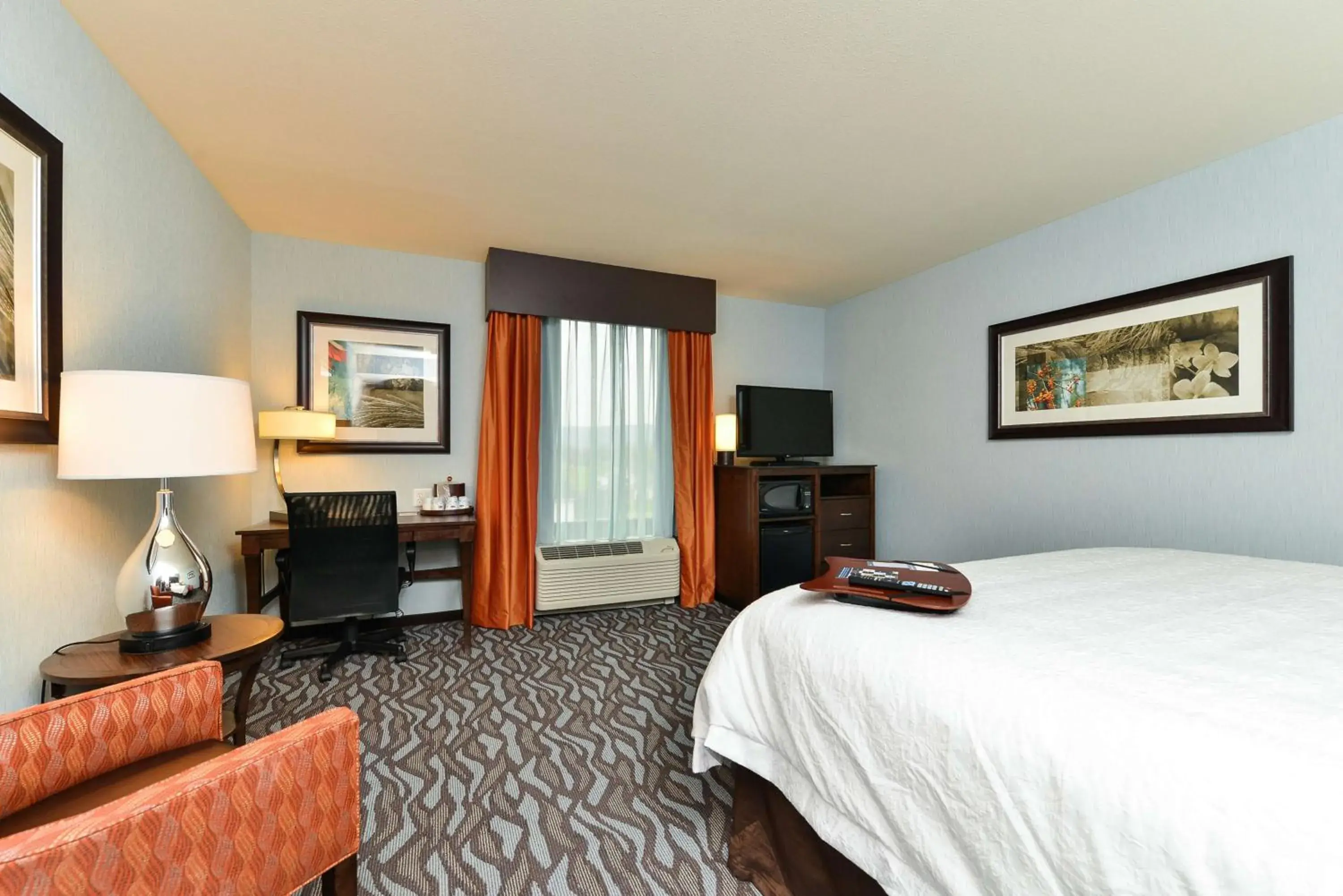 Bed in Hampton Inn Corning/Painted Post Bed in Hampton Inn Corning/Painted Post