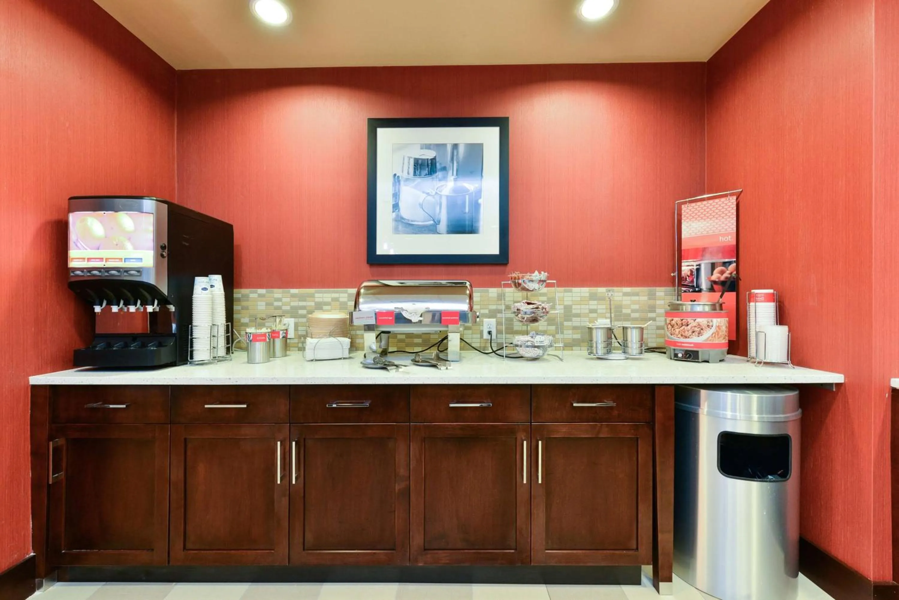 Dining area in Hampton Inn Corning/Painted Post