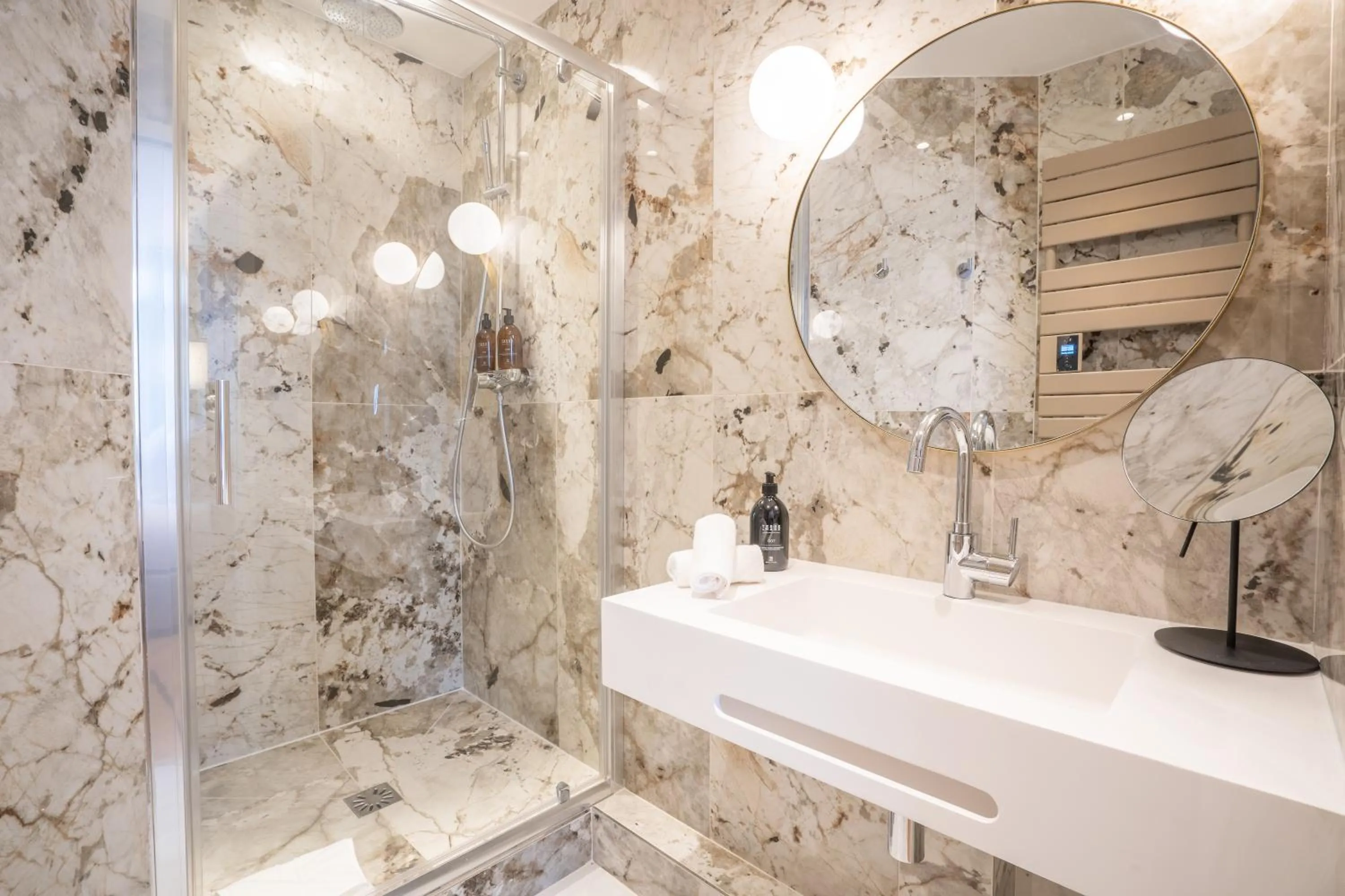 Bathroom in Yuna Saint-Germain-des-Prés - Serviced Apartments