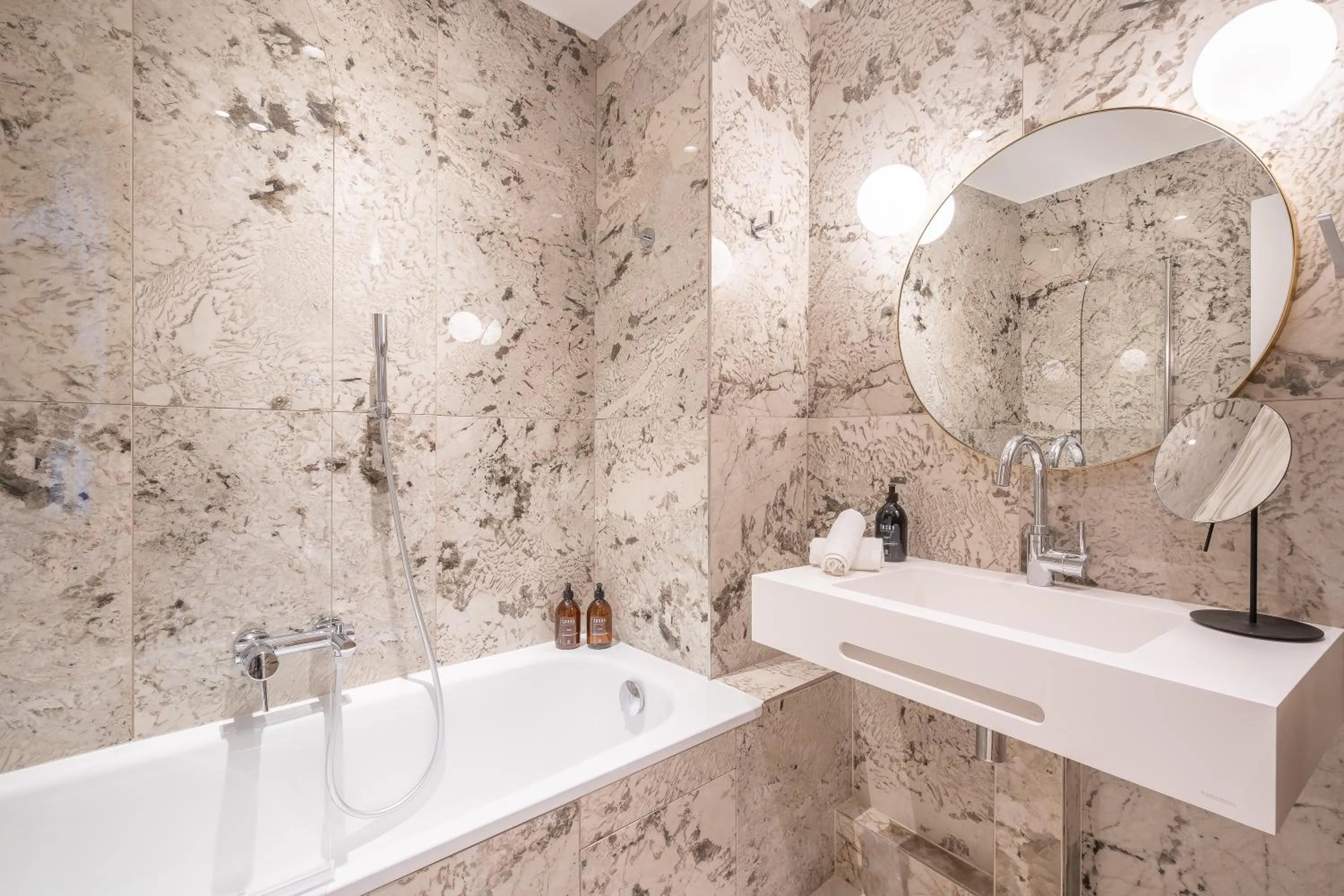 Bathroom in Yuna Saint-Germain-des-Prés - Serviced Apartments