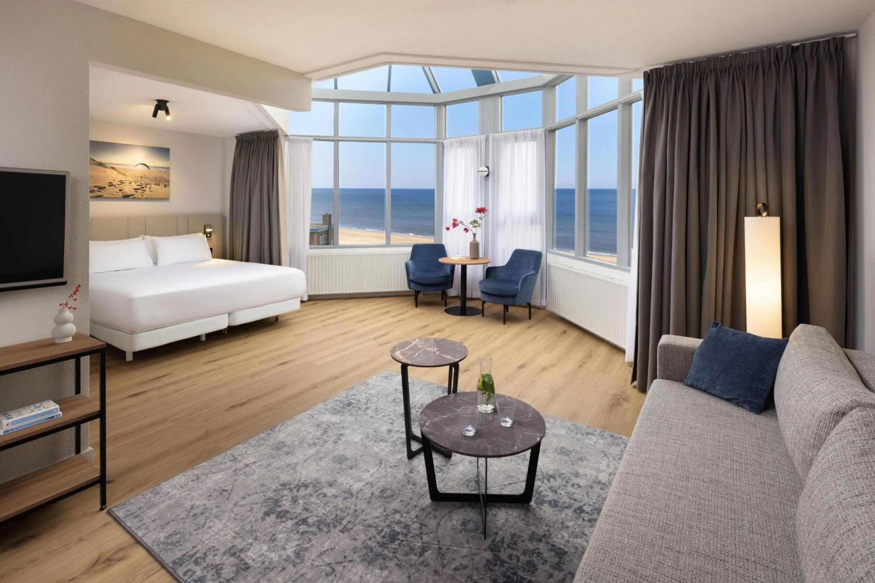 Bedroom, Bed in NH Zandvoort Hotel