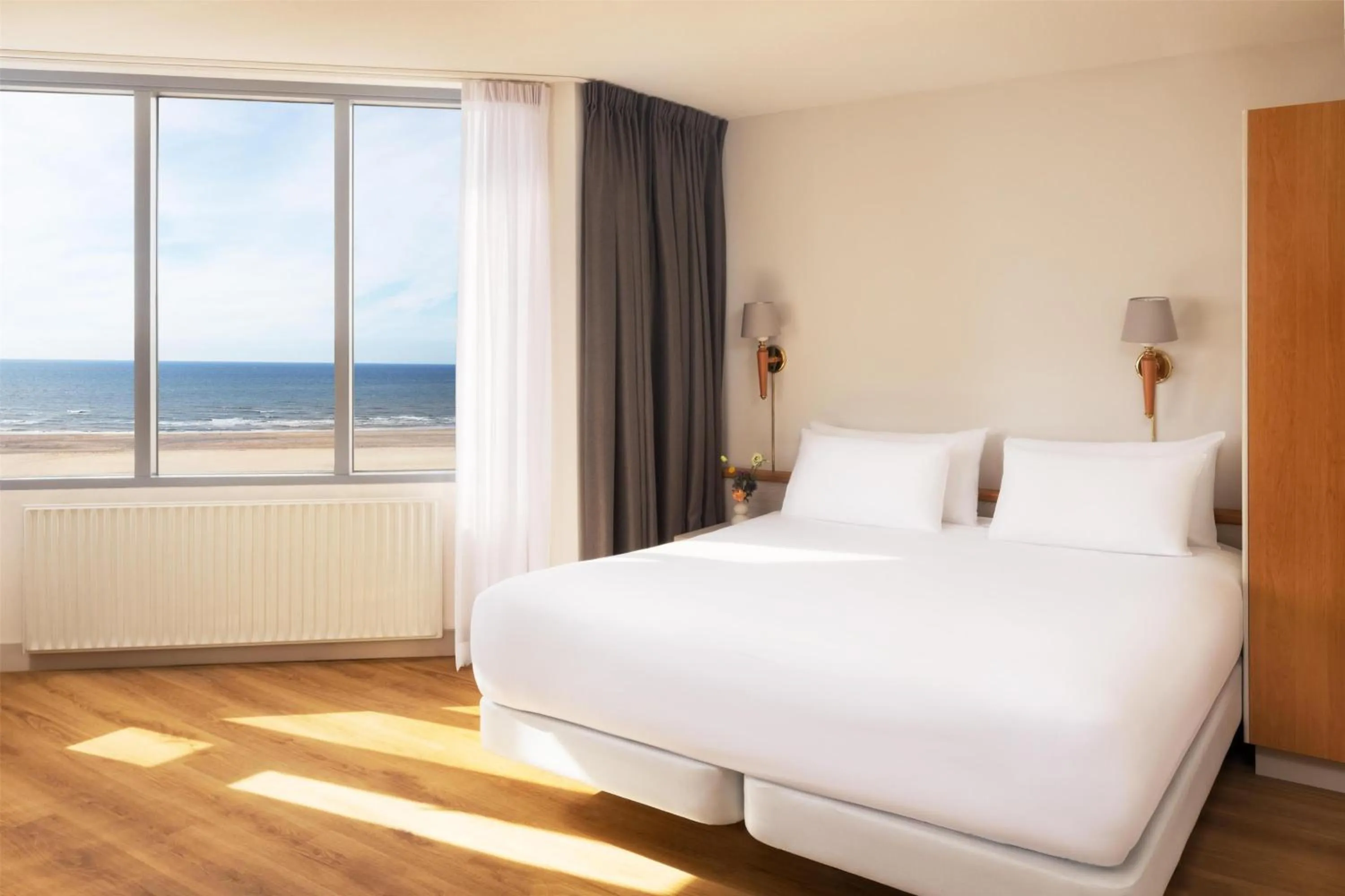 Bedroom, Bed in NH Zandvoort Hotel