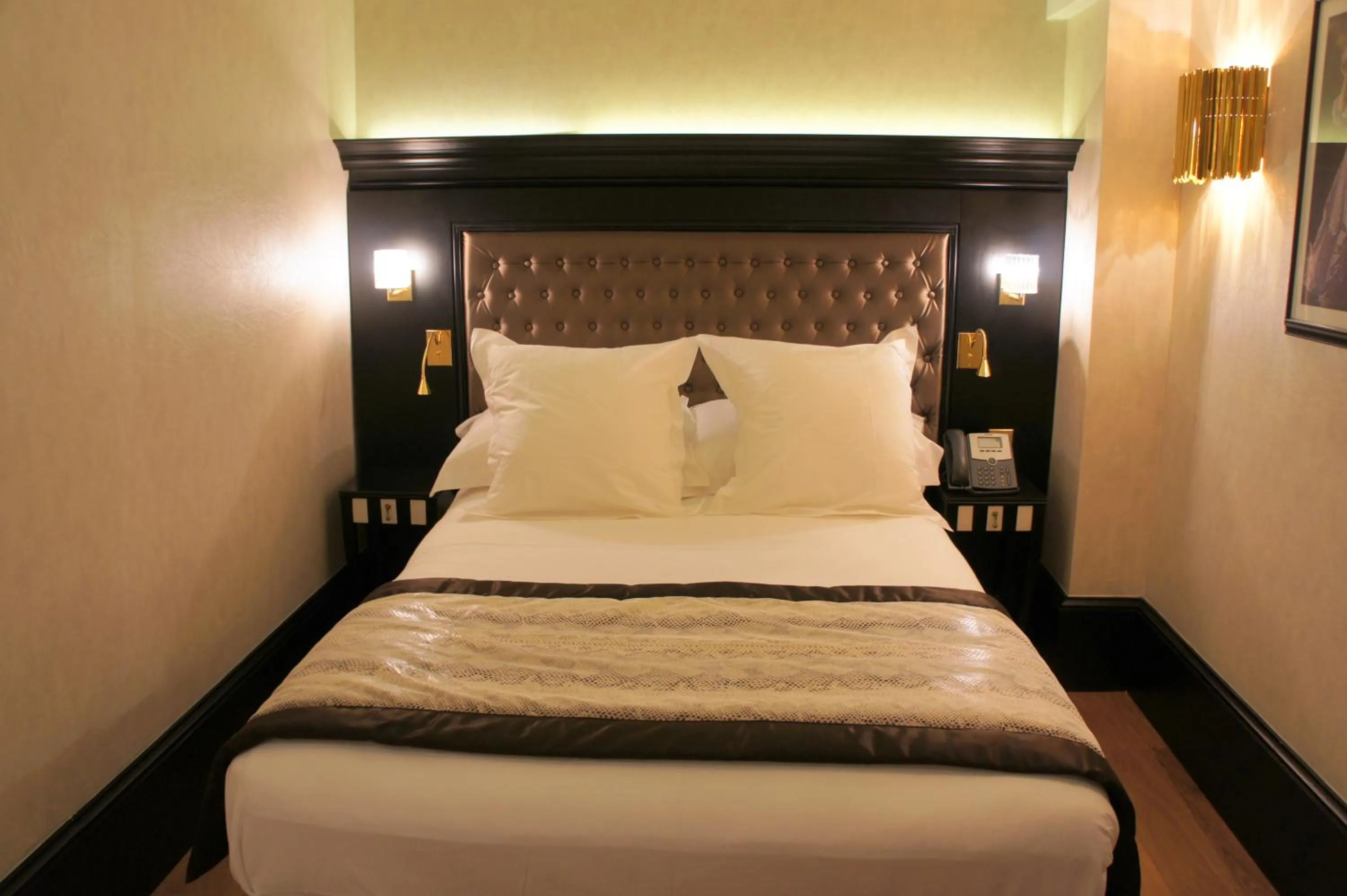 Bed in Tonic Hotel Saint Germain des Prés