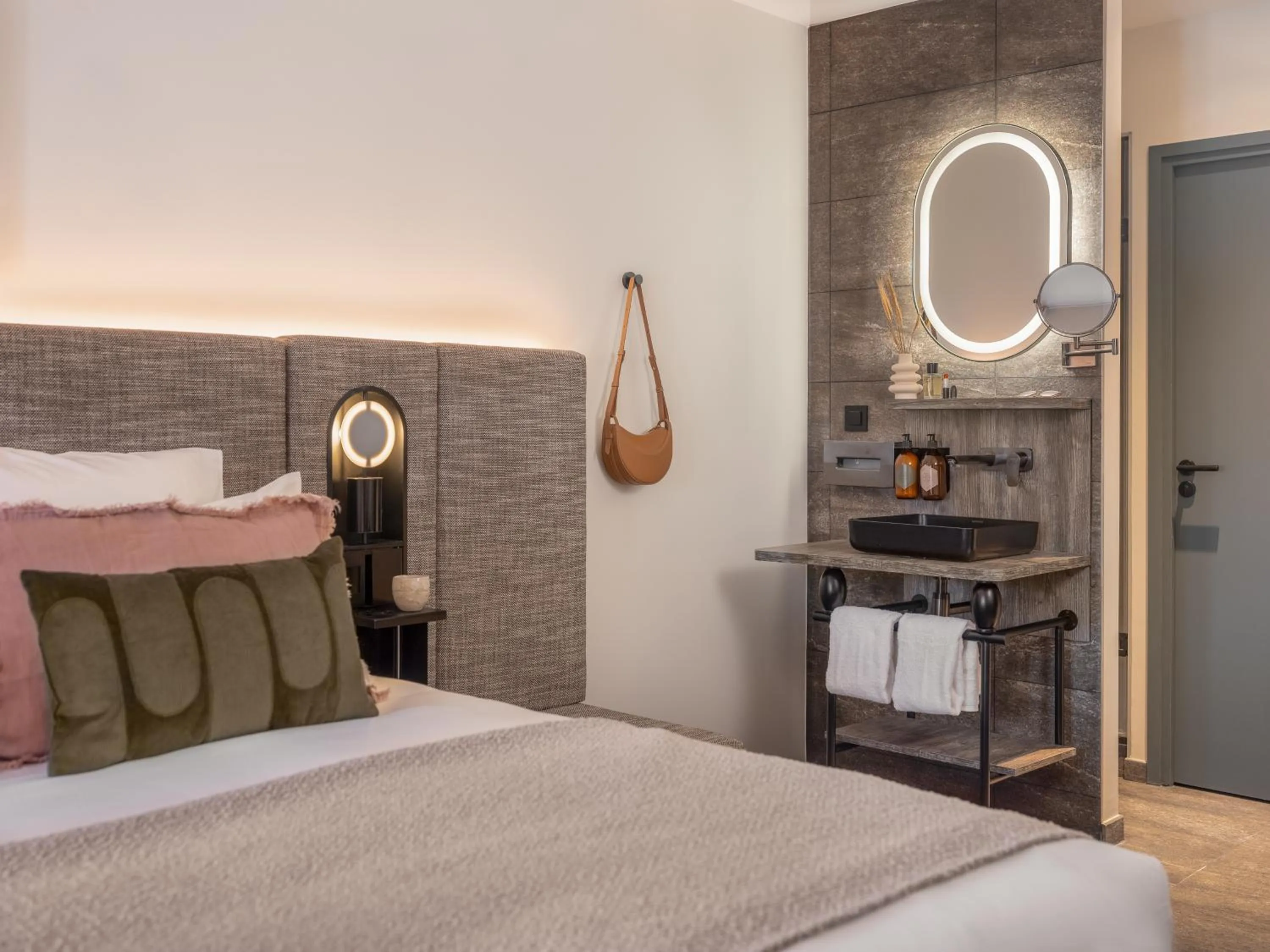 Bedroom, Bed in Boudoir des Muses