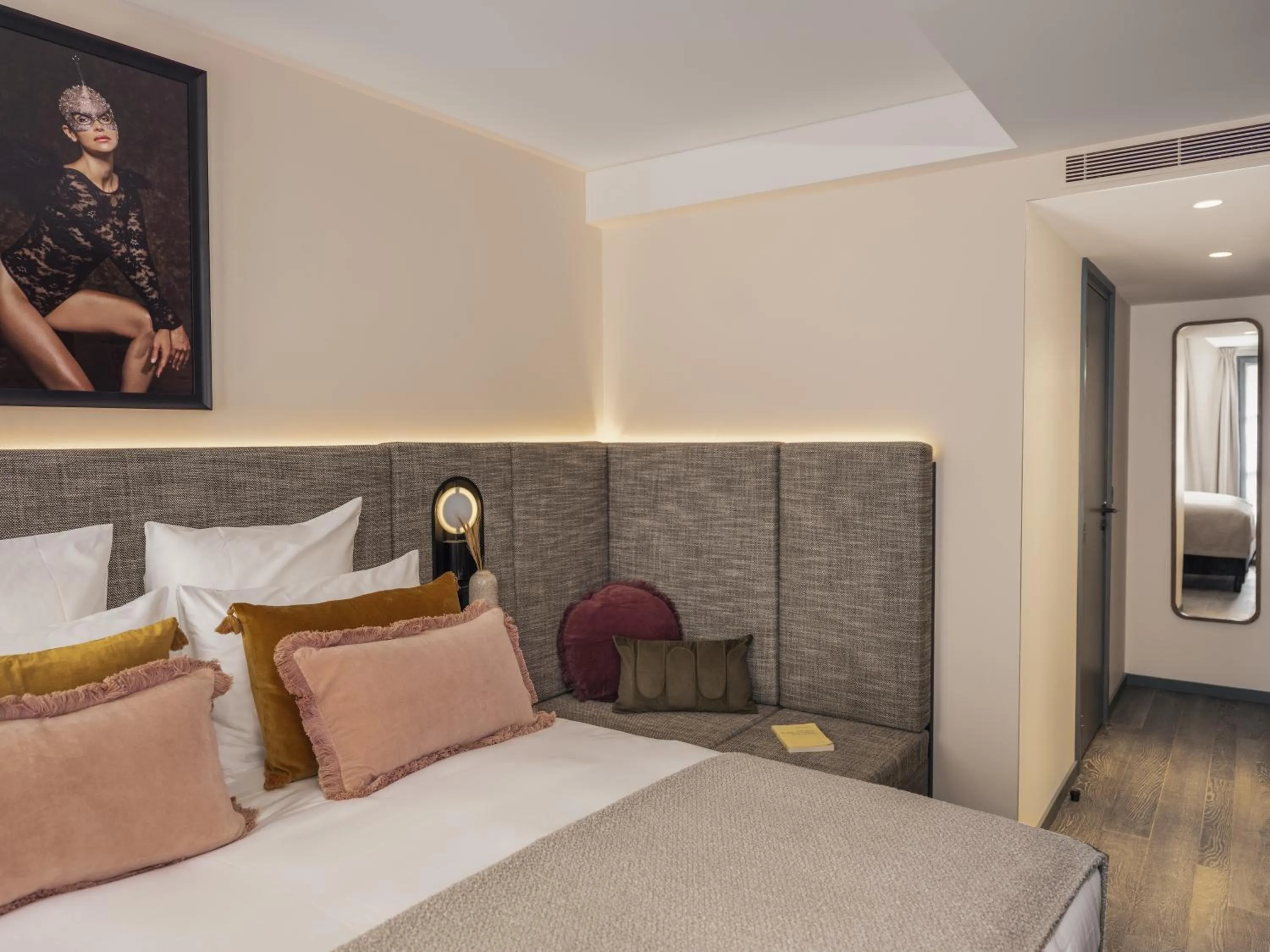 Bedroom, Bed in Boudoir des Muses