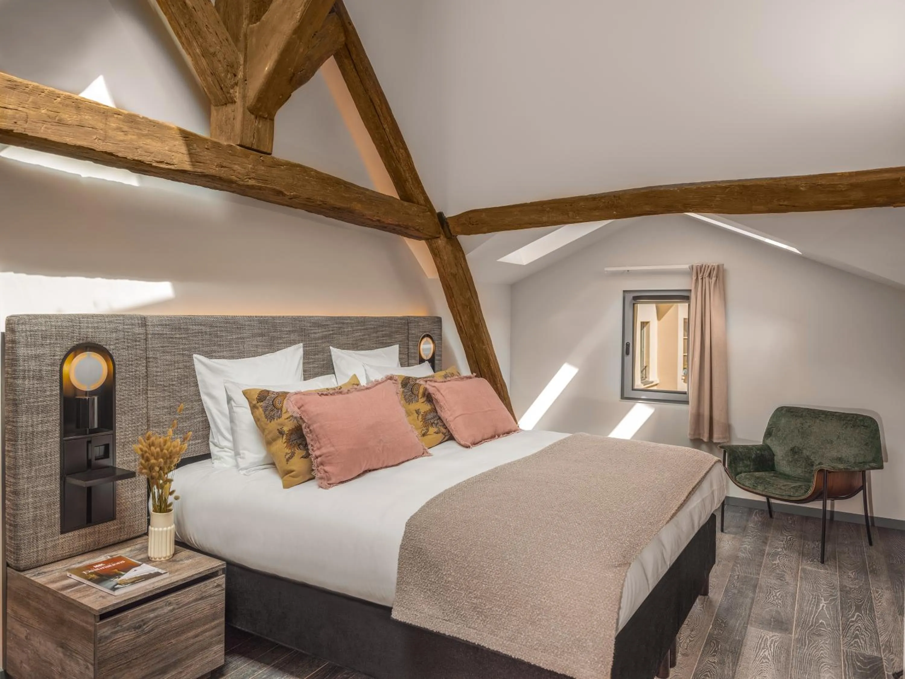 Bed in Boudoir des Muses