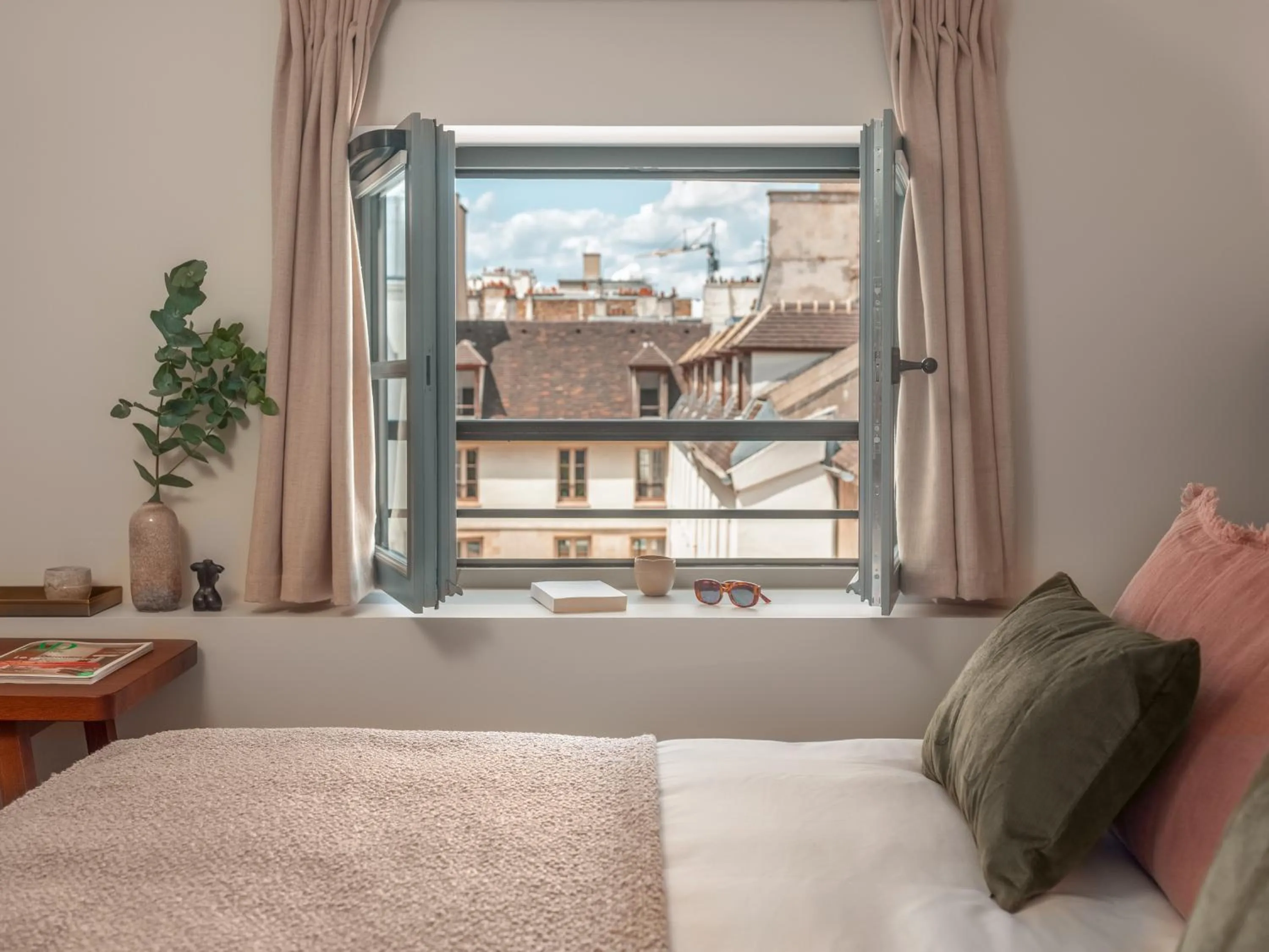 Bedroom, Bed in Boudoir des Muses
