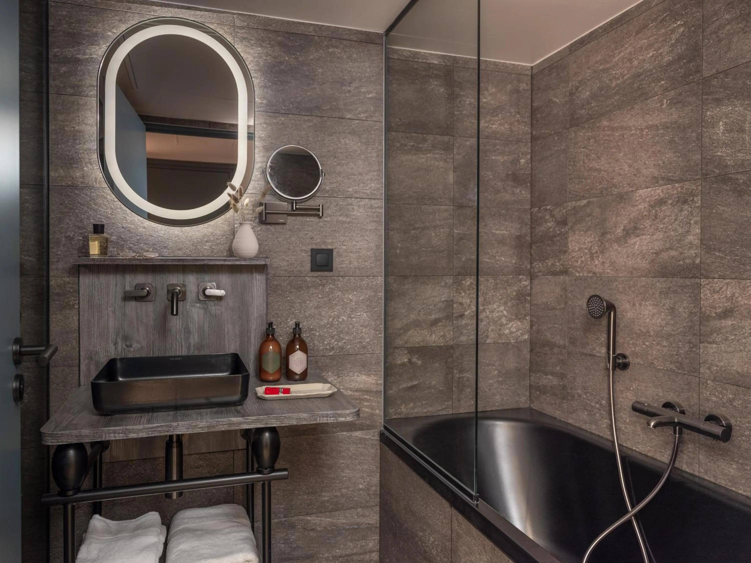 Bathroom in Boudoir des Muses