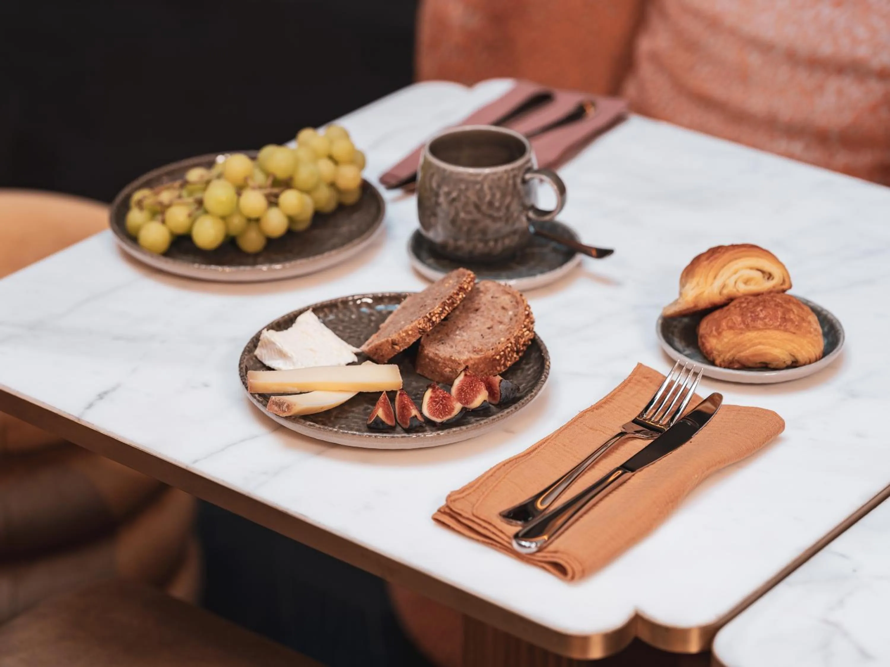 Breakfast in Boudoir des Muses