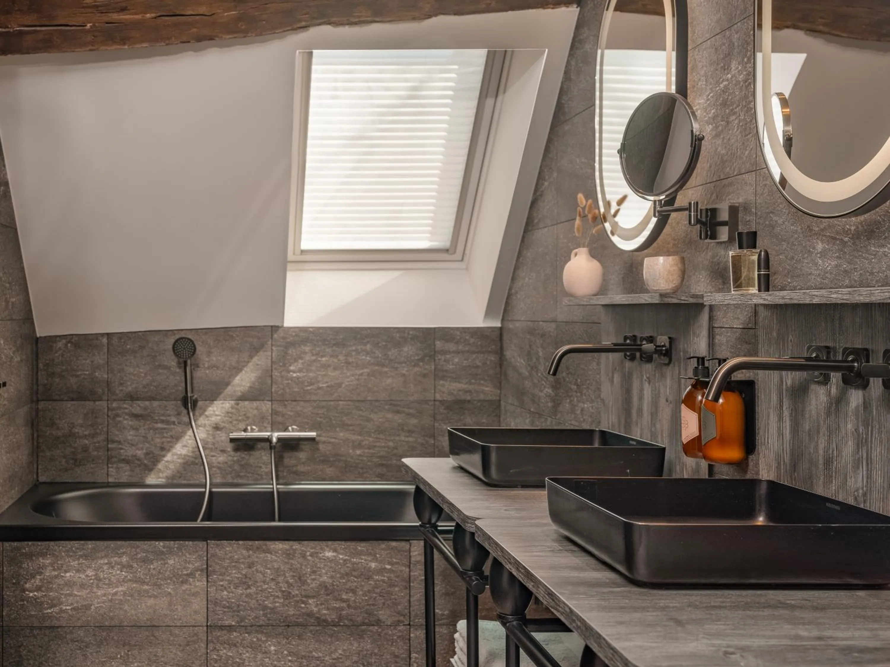 Bathroom in Boudoir des Muses