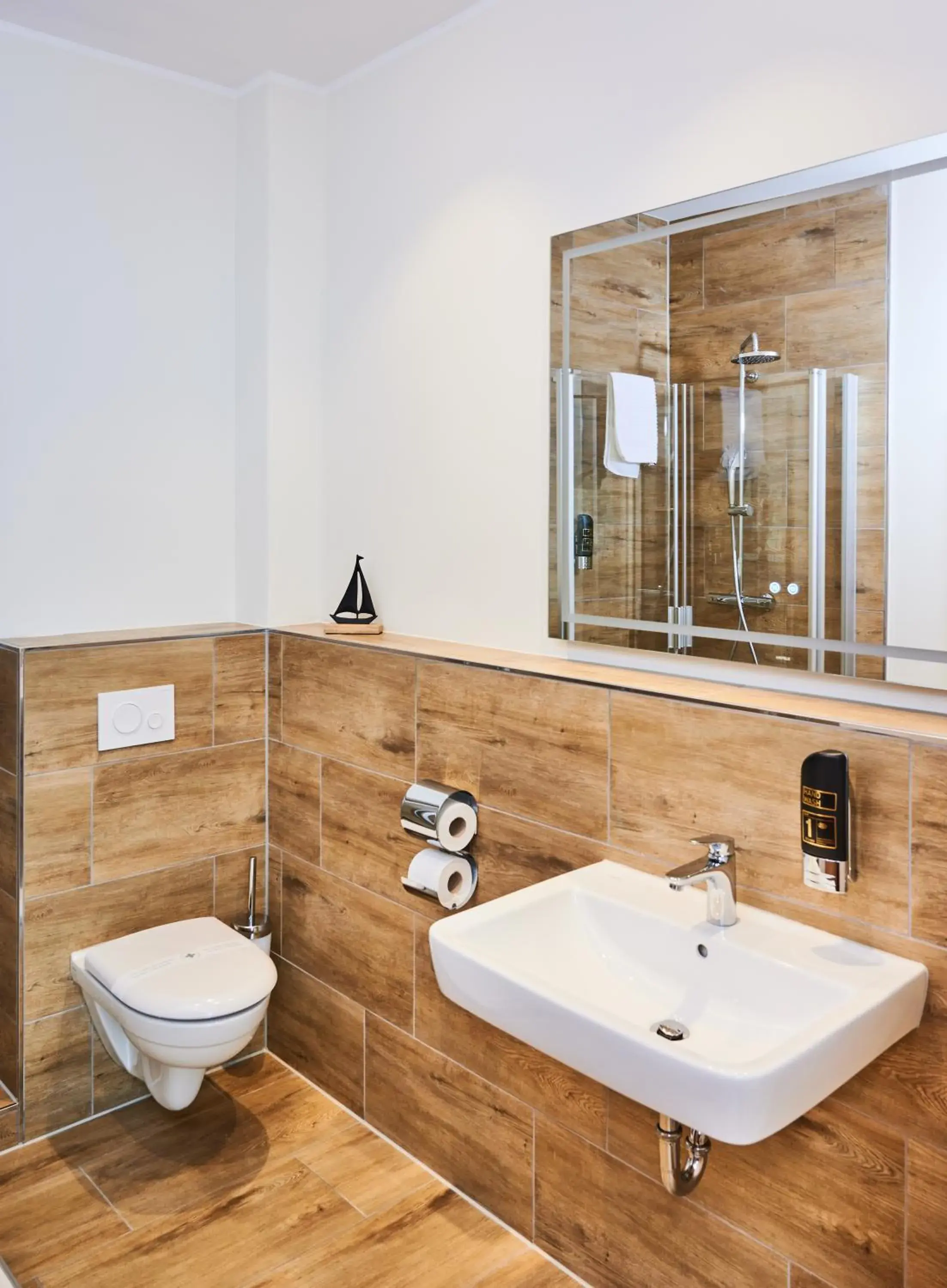 Single Room with Private Bathroom in Hotel 53° Nord Single Room with Private Bathroom in Hotel 53° Nord