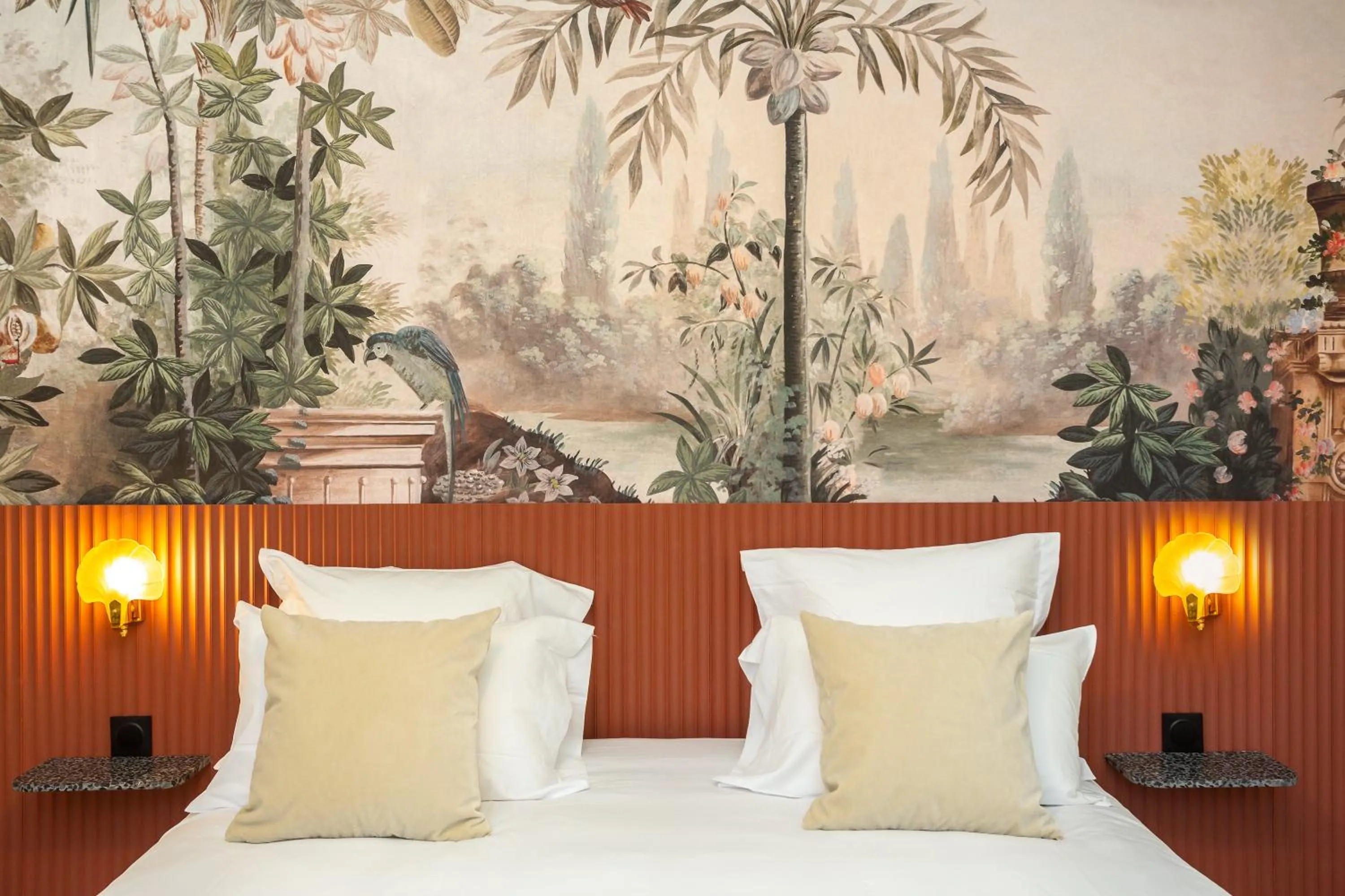 Bed in Habitat Parisien - Bourse Feydeau