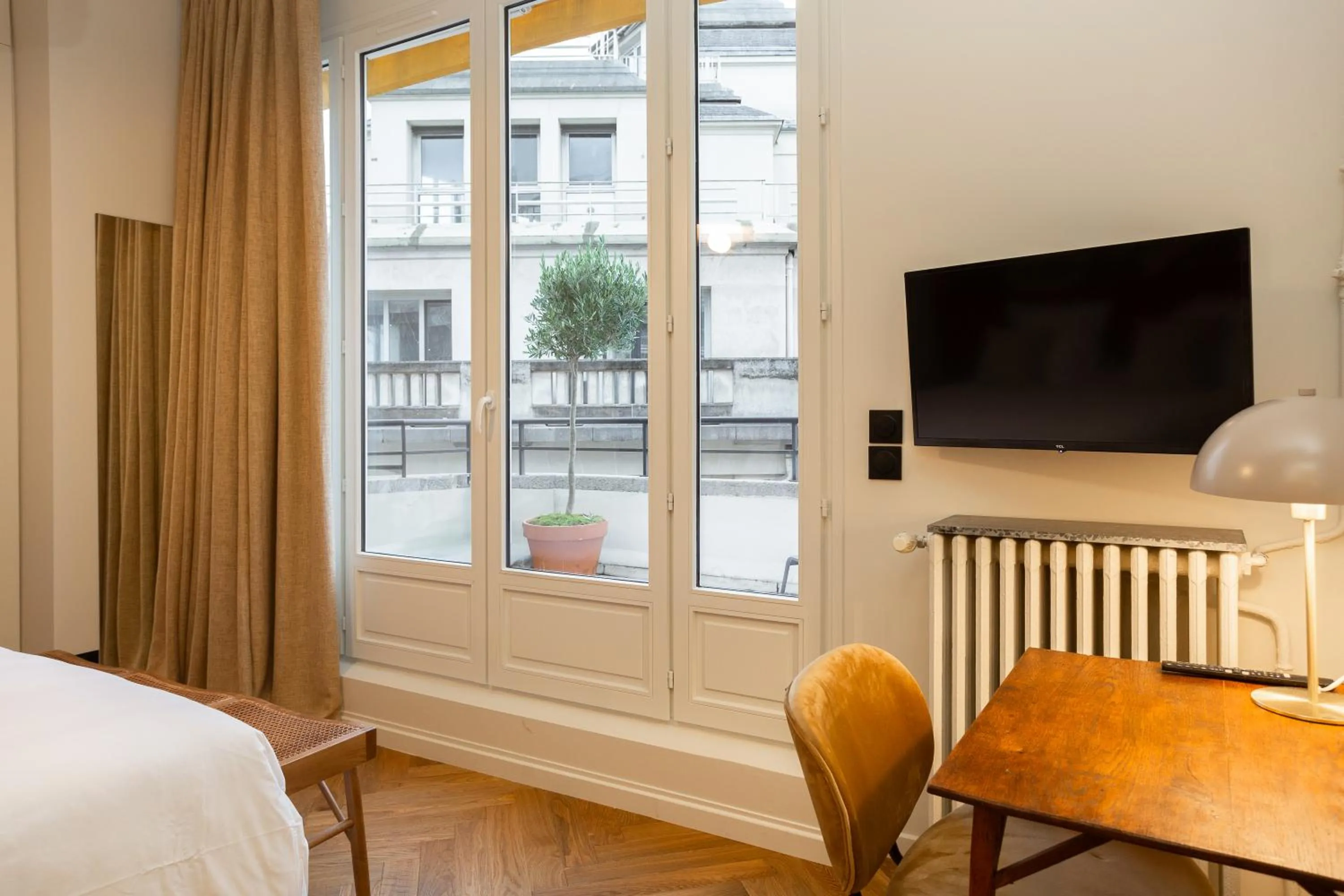Bed in Habitat Parisien - Bourse Feydeau