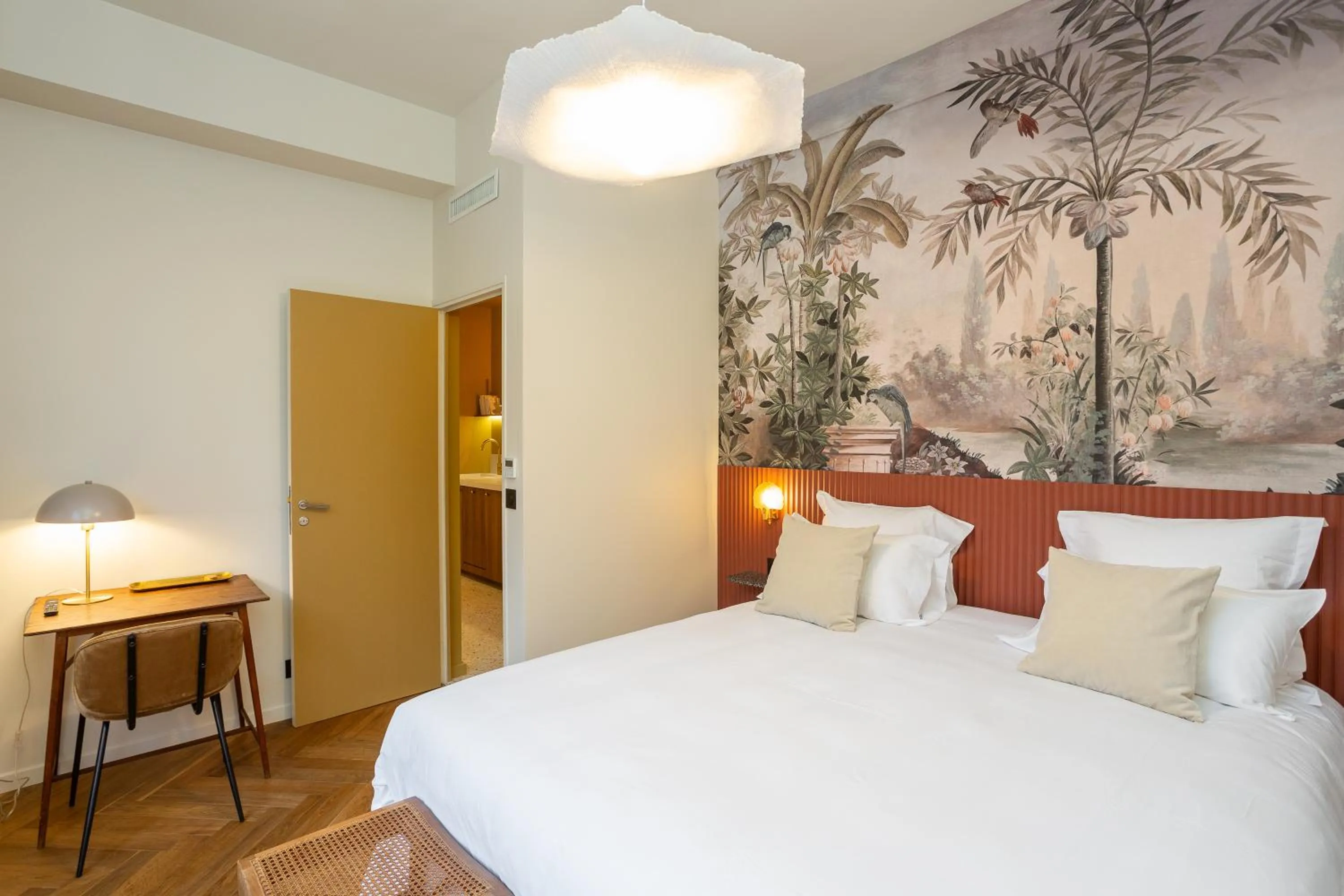 Bed in Habitat Parisien - Bourse Feydeau