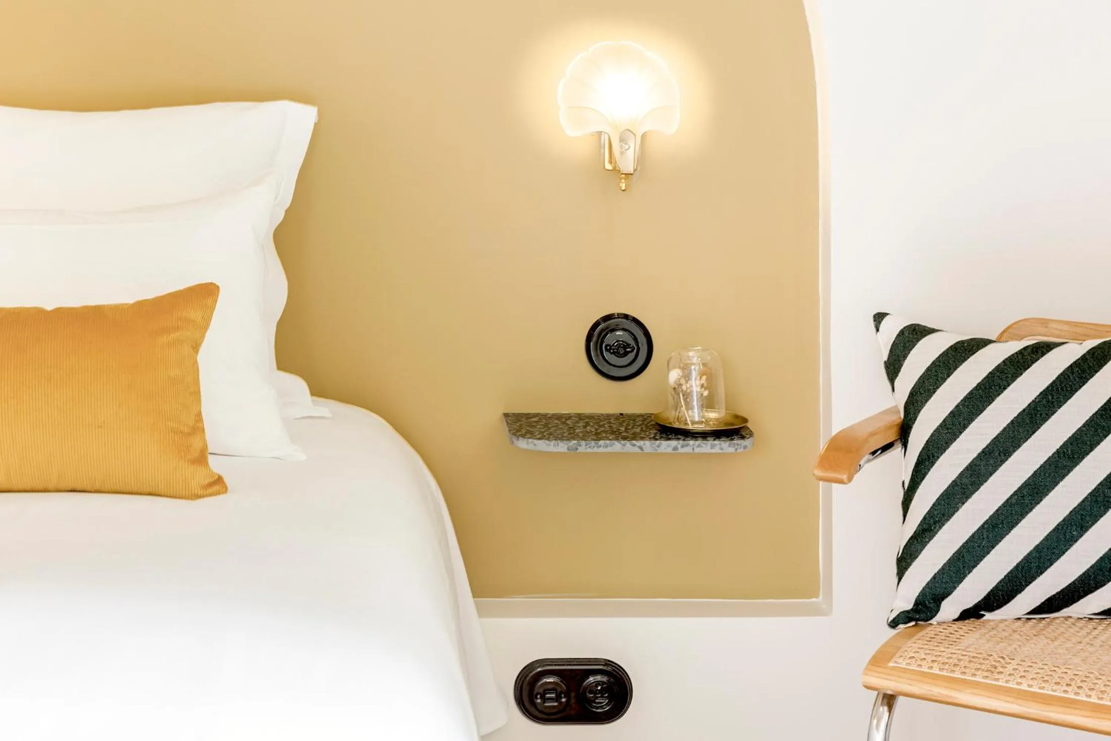 Bed in Habitat Parisien - Bourse Feydeau