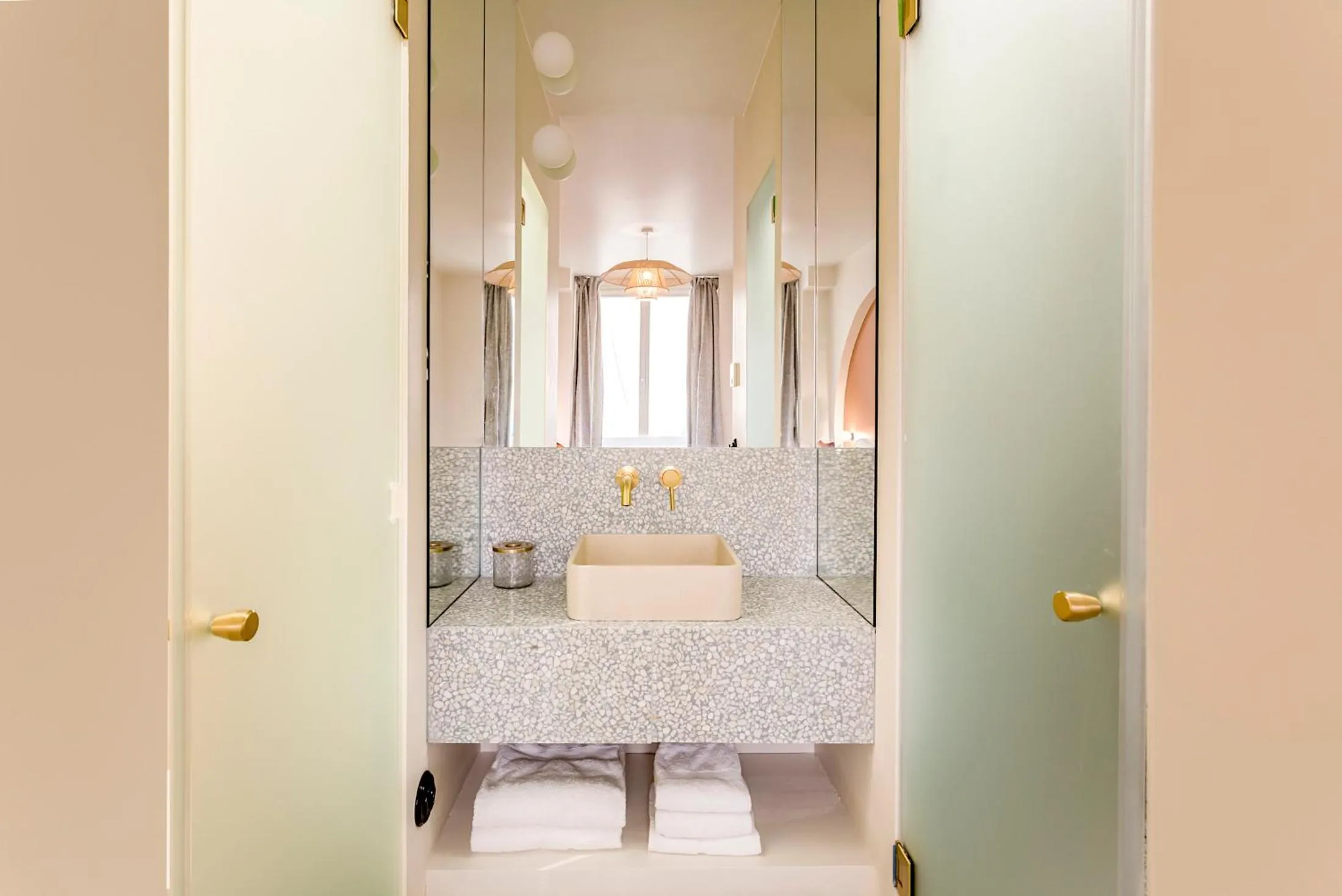 Shower in Habitat Parisien - Bourse Feydeau