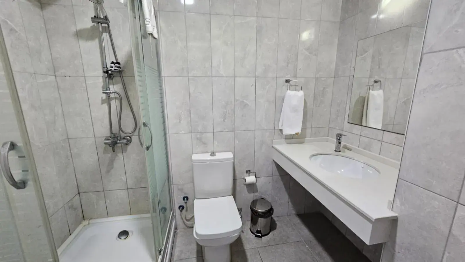 Twin Room with Bathroom in Dorana Hotel Lefkoşa Twin Room with Bathroom in Dorana Hotel Lefkoşa