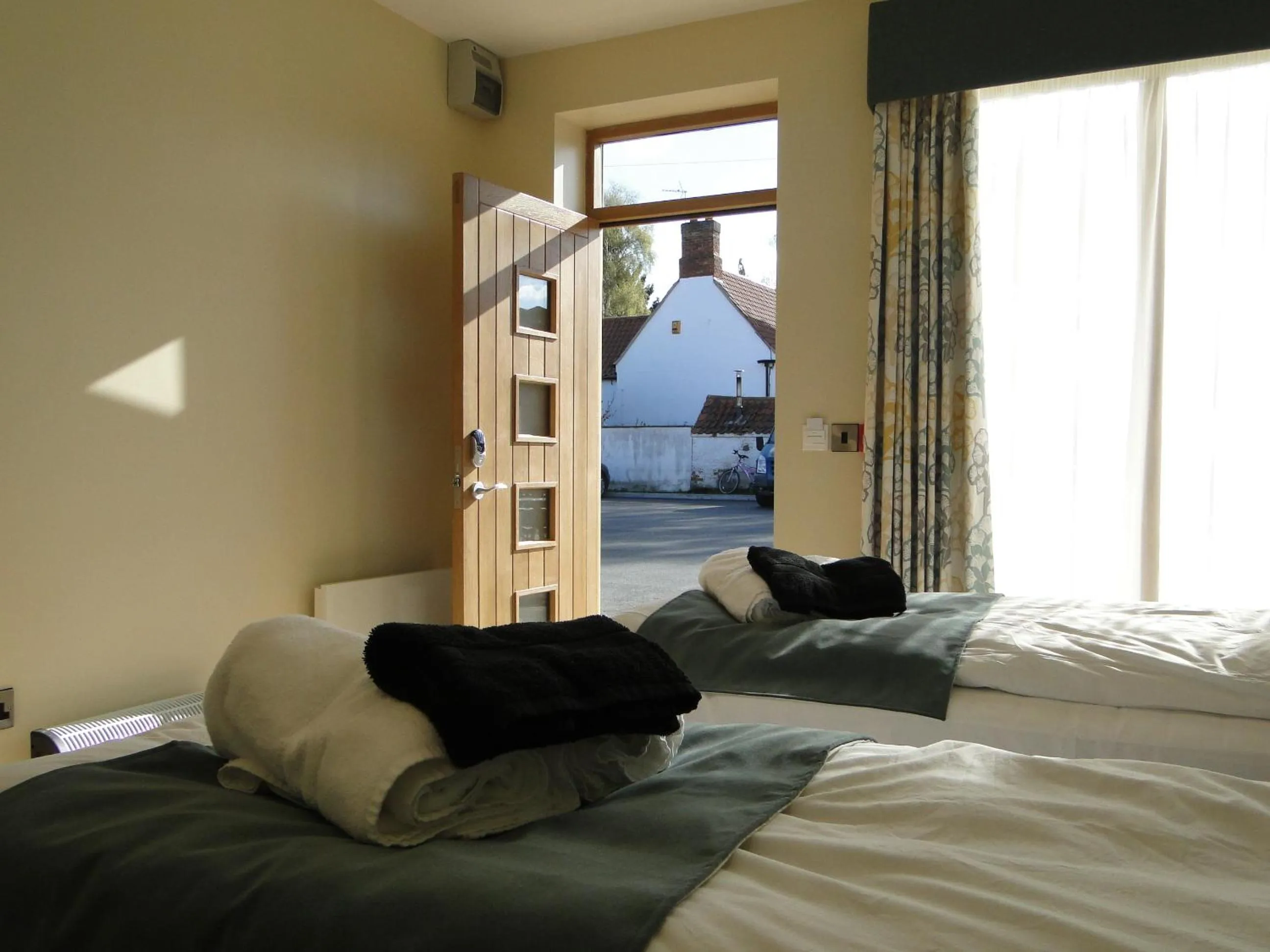 Day, Bed in The Maypole at Wellow