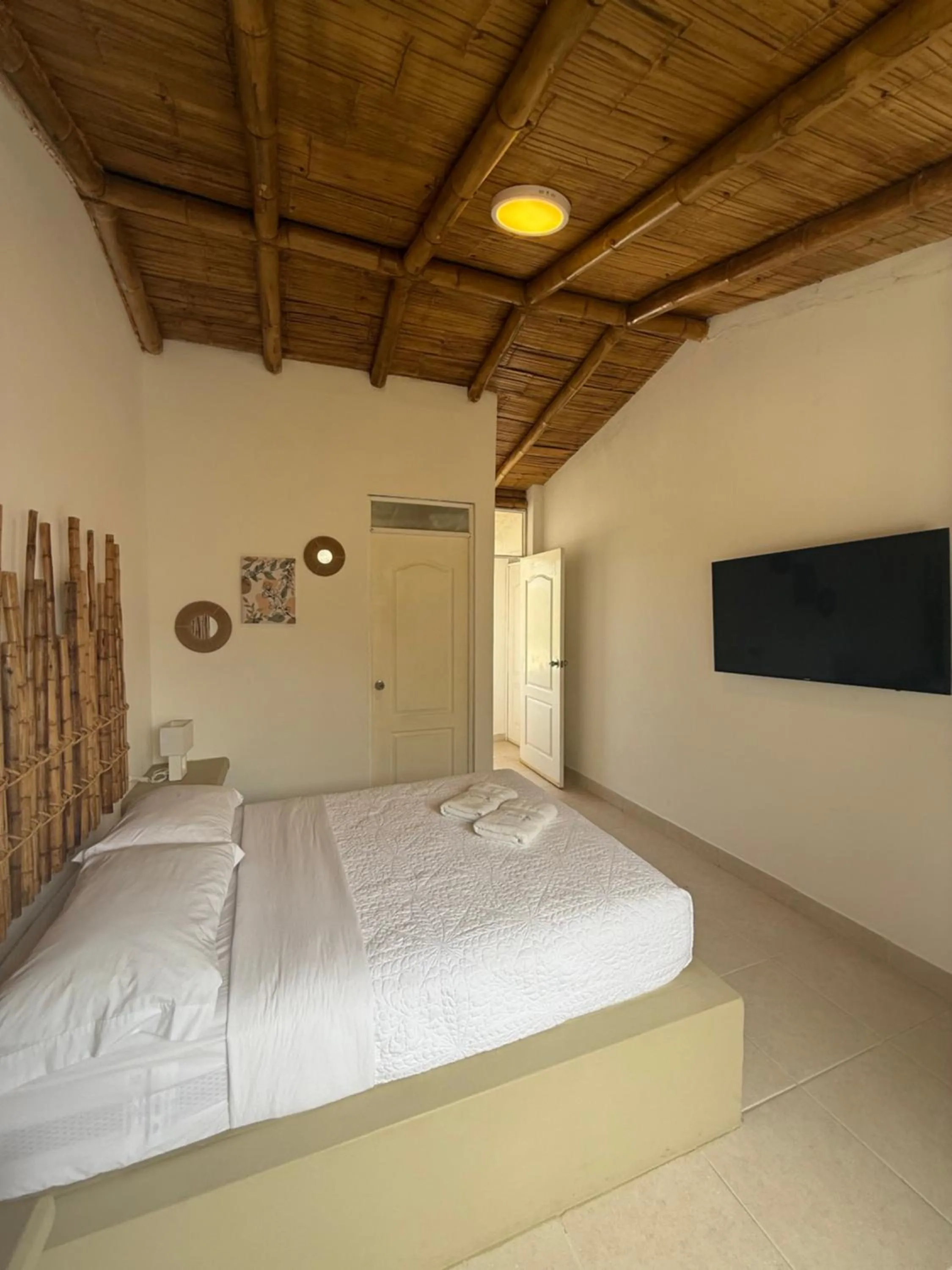 Bed in Hotel Puerto Antiguo