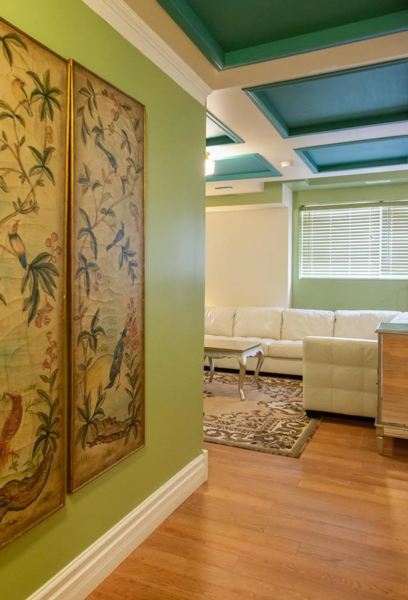 Living room in Grant Hall Hotel