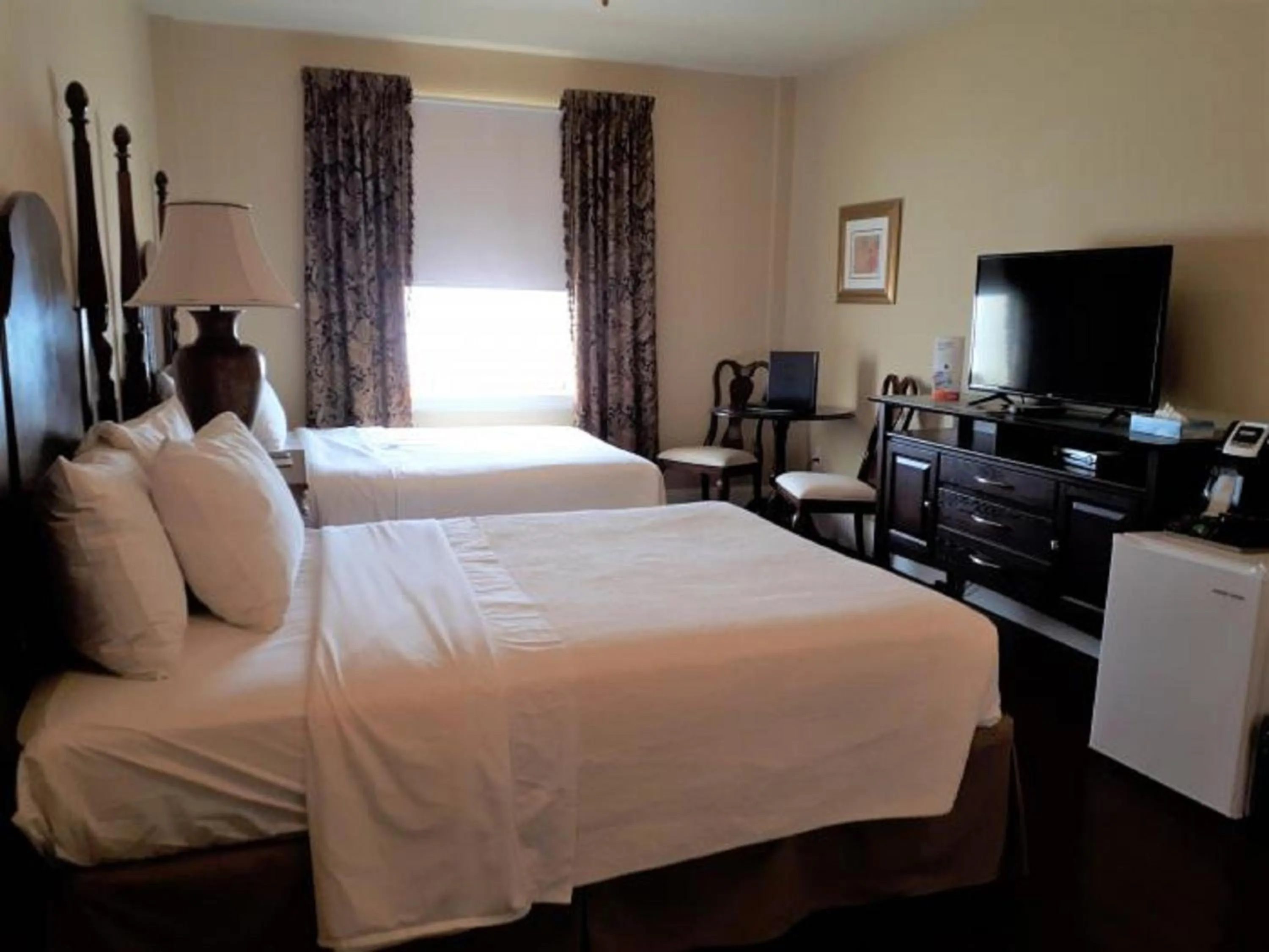 Bedroom, Bed in Grant Hall Hotel