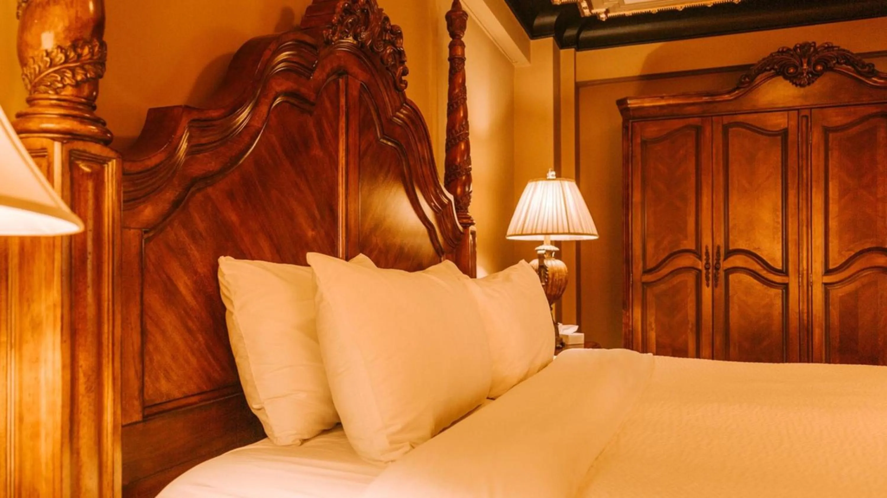 Bedroom, Bed in Grant Hall Hotel