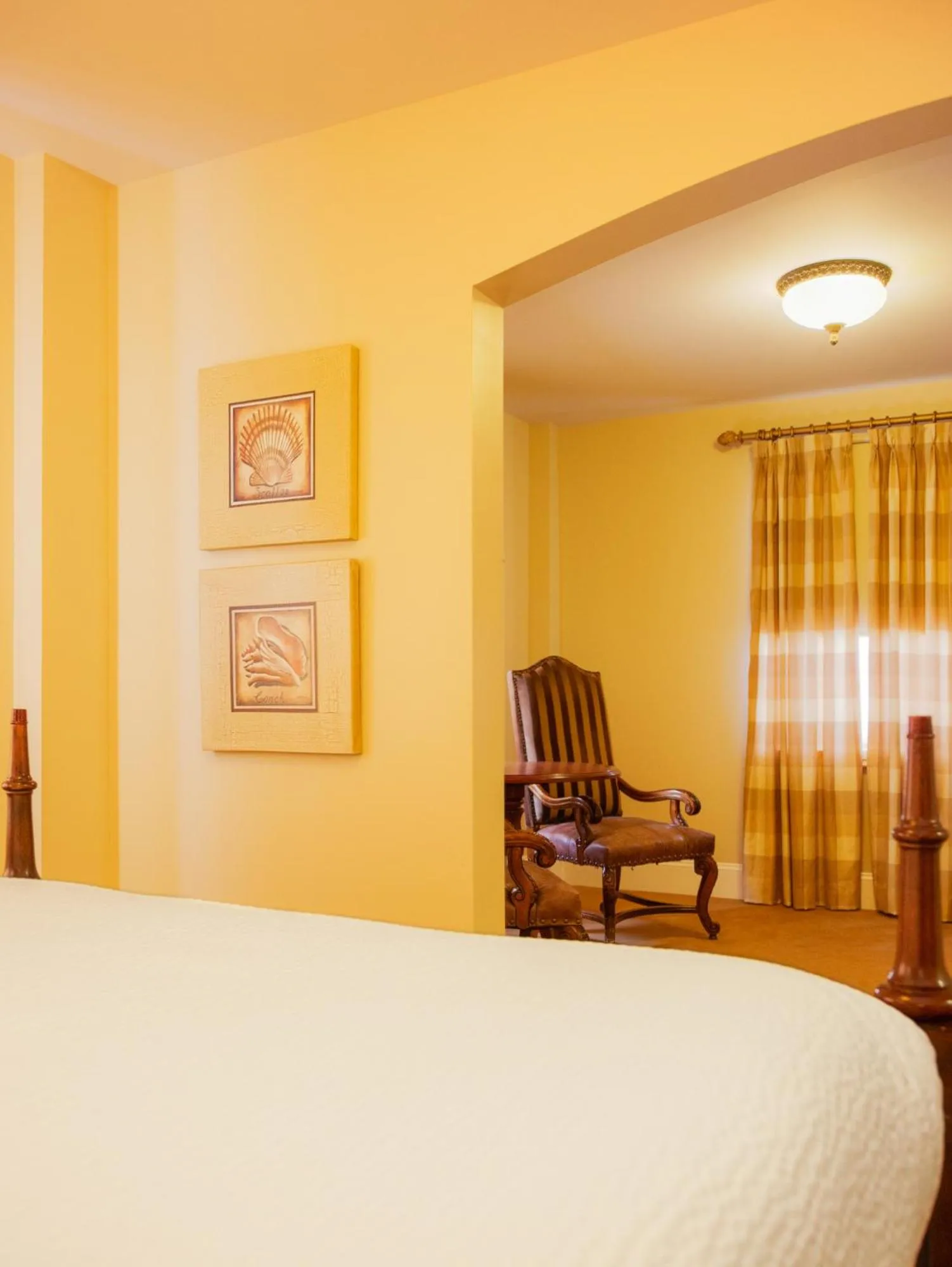 Bed in Grant Hall Hotel