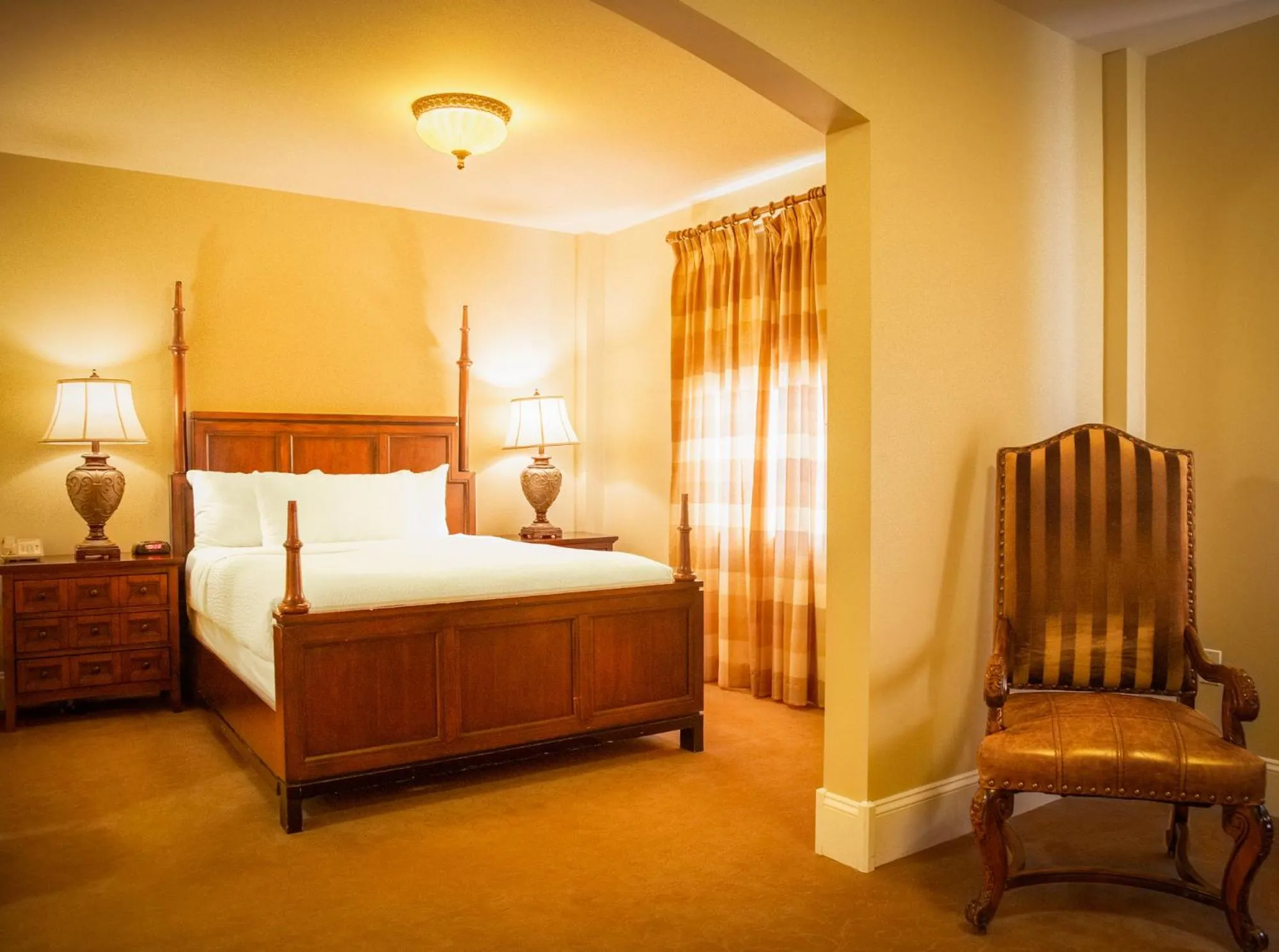 Bedroom, Bed in Grant Hall Hotel