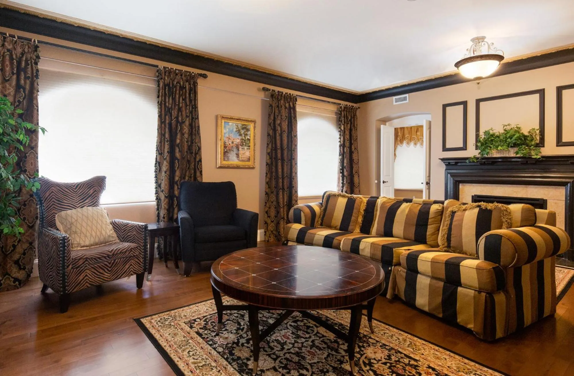 Living room in Grant Hall Hotel