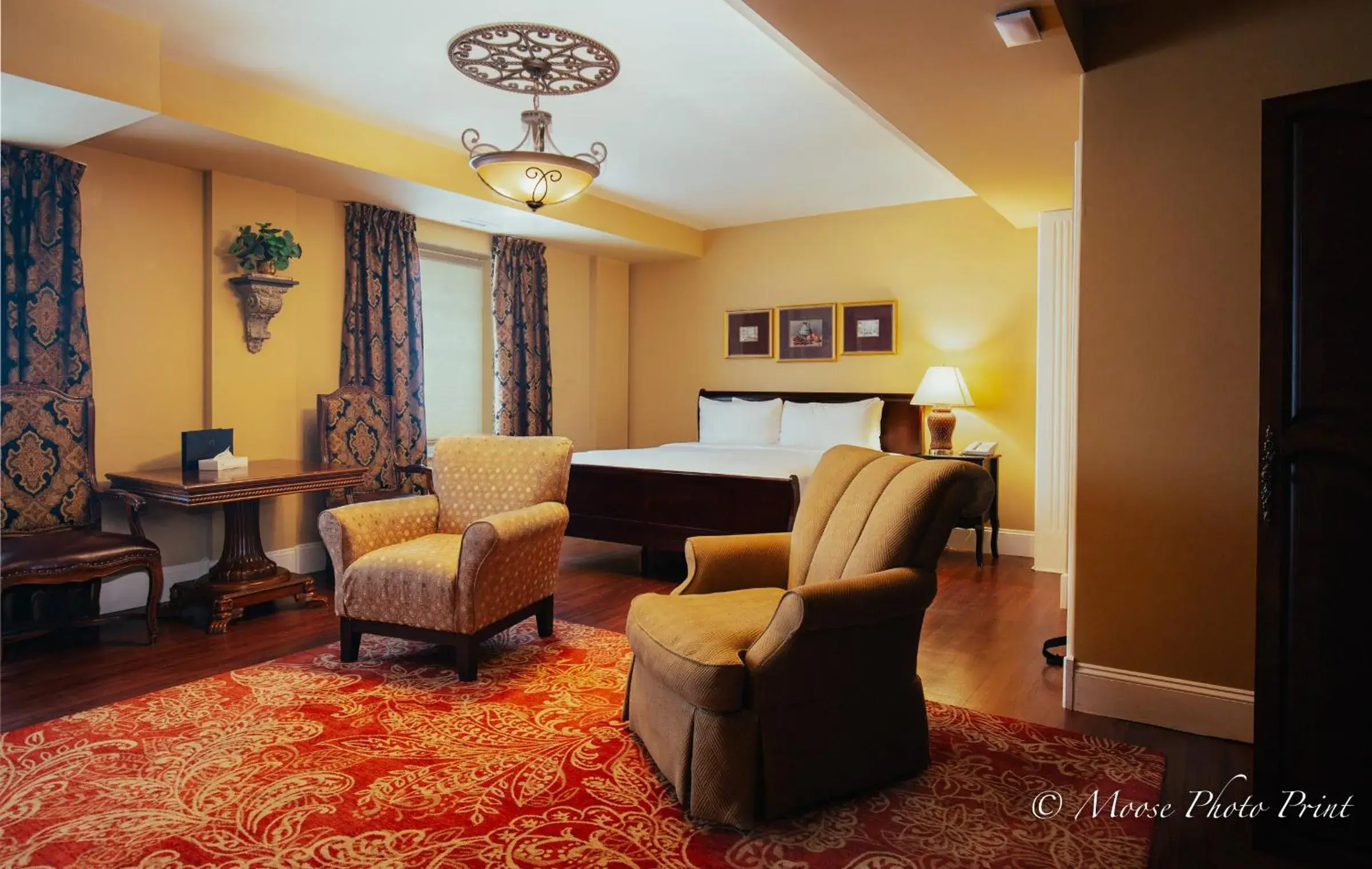 Living room in Grant Hall Hotel Living room in Grant Hall Hotel