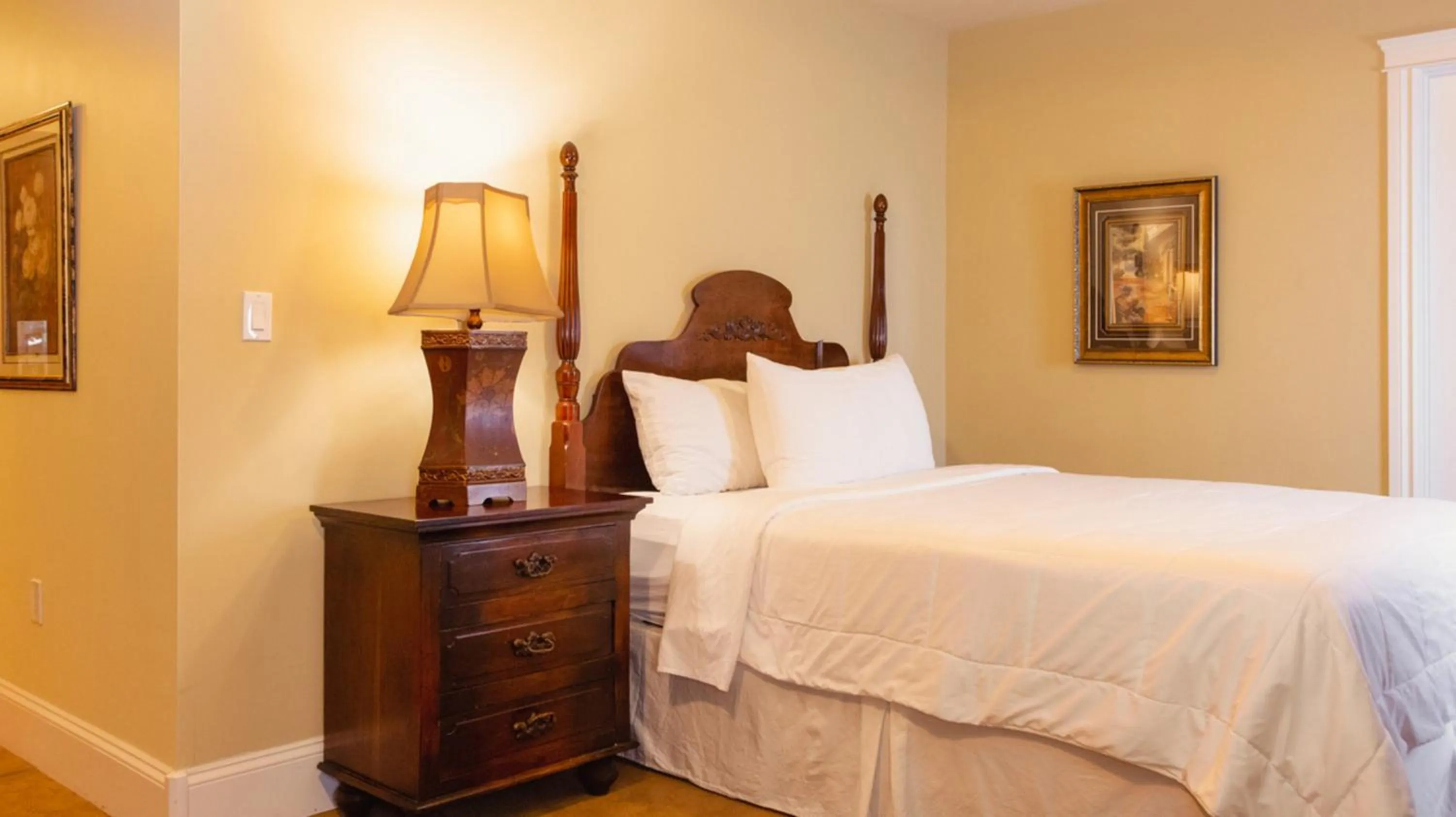 Bedroom, Bed in Grant Hall Hotel