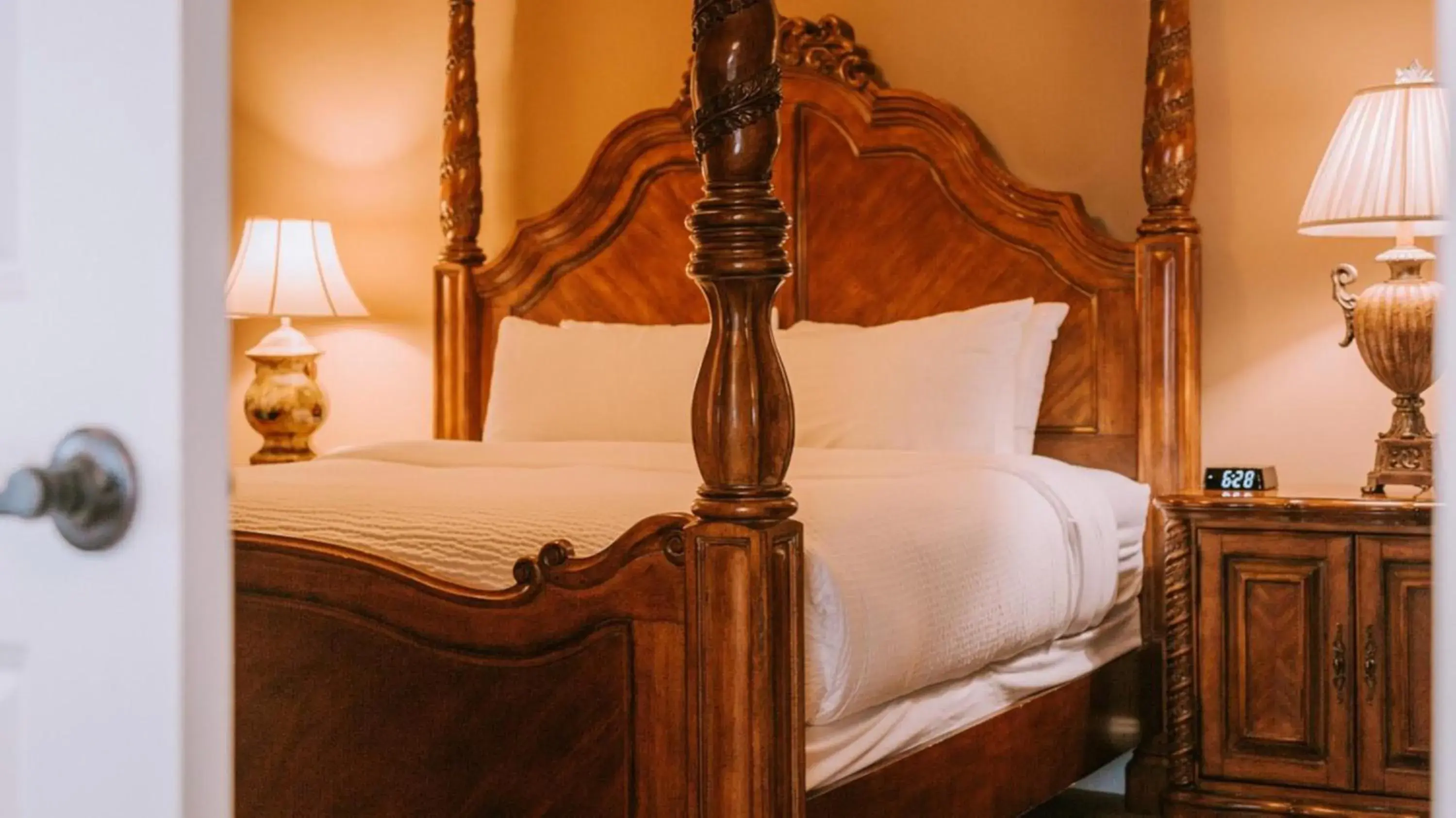 Executive One-Bedroom Suite in Grant Hall Hotel Executive One-Bedroom Suite in Grant Hall Hotel